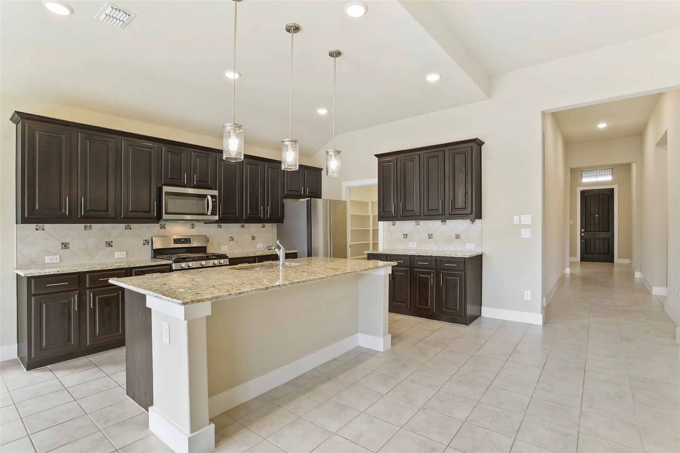 Single Family Residence For Sale in Kaufman County , 1865 Arbor Drive, Forney, Texas 75126, 3 Bedroom, 2 Bathroom, Garage spaces, 2,096 Sqft, built in 2020, mls#21368208, Real Estate Agent in Forney, Homes For Sale in Kaufman county, Homes For Sale in Forney, Realtor in Forney Texas, Real Estate Brokerage Independent Realty Texas, Luminita Cordes Realtor