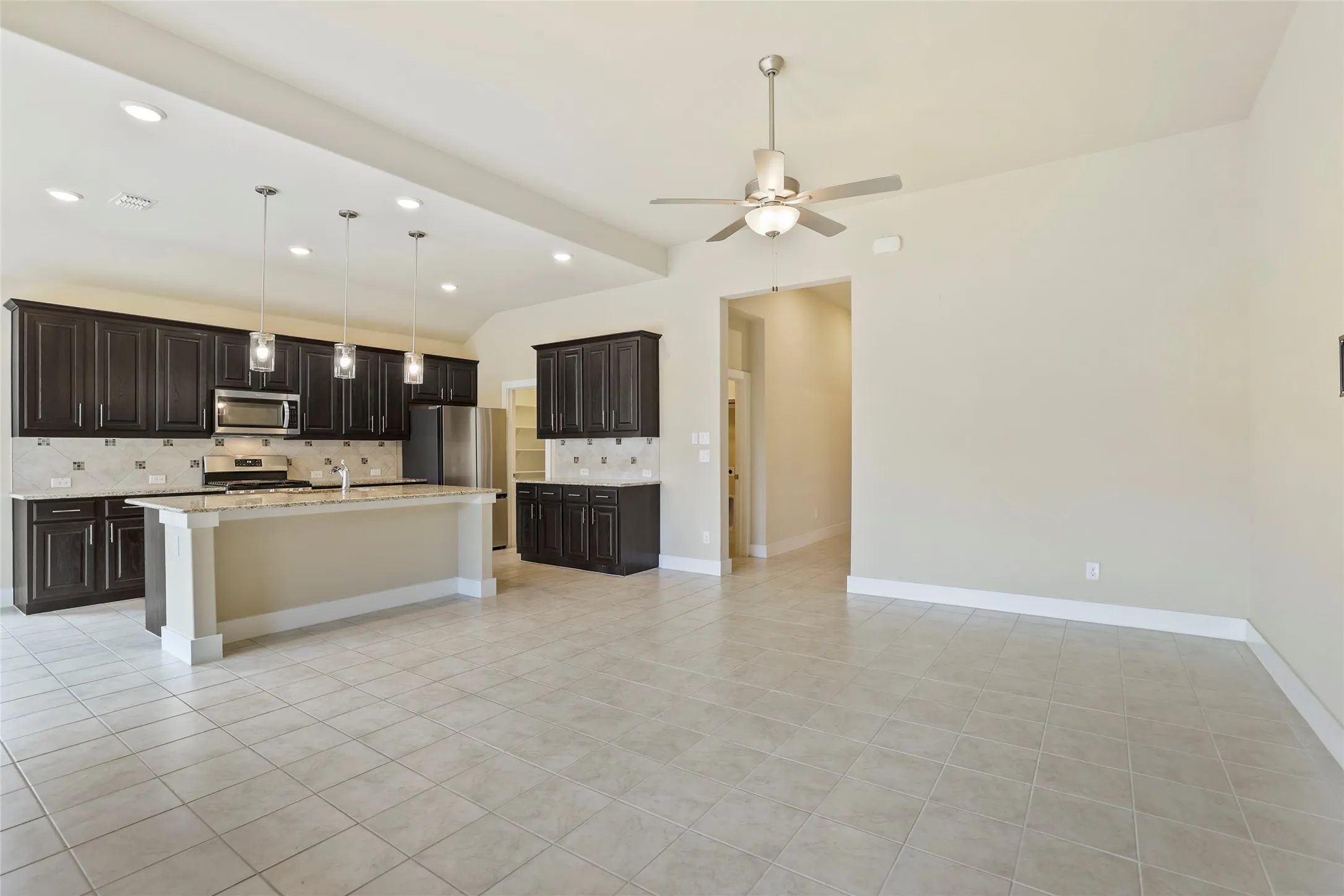 Single Family Residence For Sale in Kaufman County , 1865 Arbor Drive, Forney, Texas 75126, 3 Bedroom, 2 Bathroom, Garage spaces, 2,096 Sqft, built in 2020, mls#21368208, Real Estate Agent in Forney, Homes For Sale in Kaufman county, Homes For Sale in Forney, Realtor in Forney Texas, Real Estate Brokerage Independent Realty Texas, Luminita Cordes Realtor