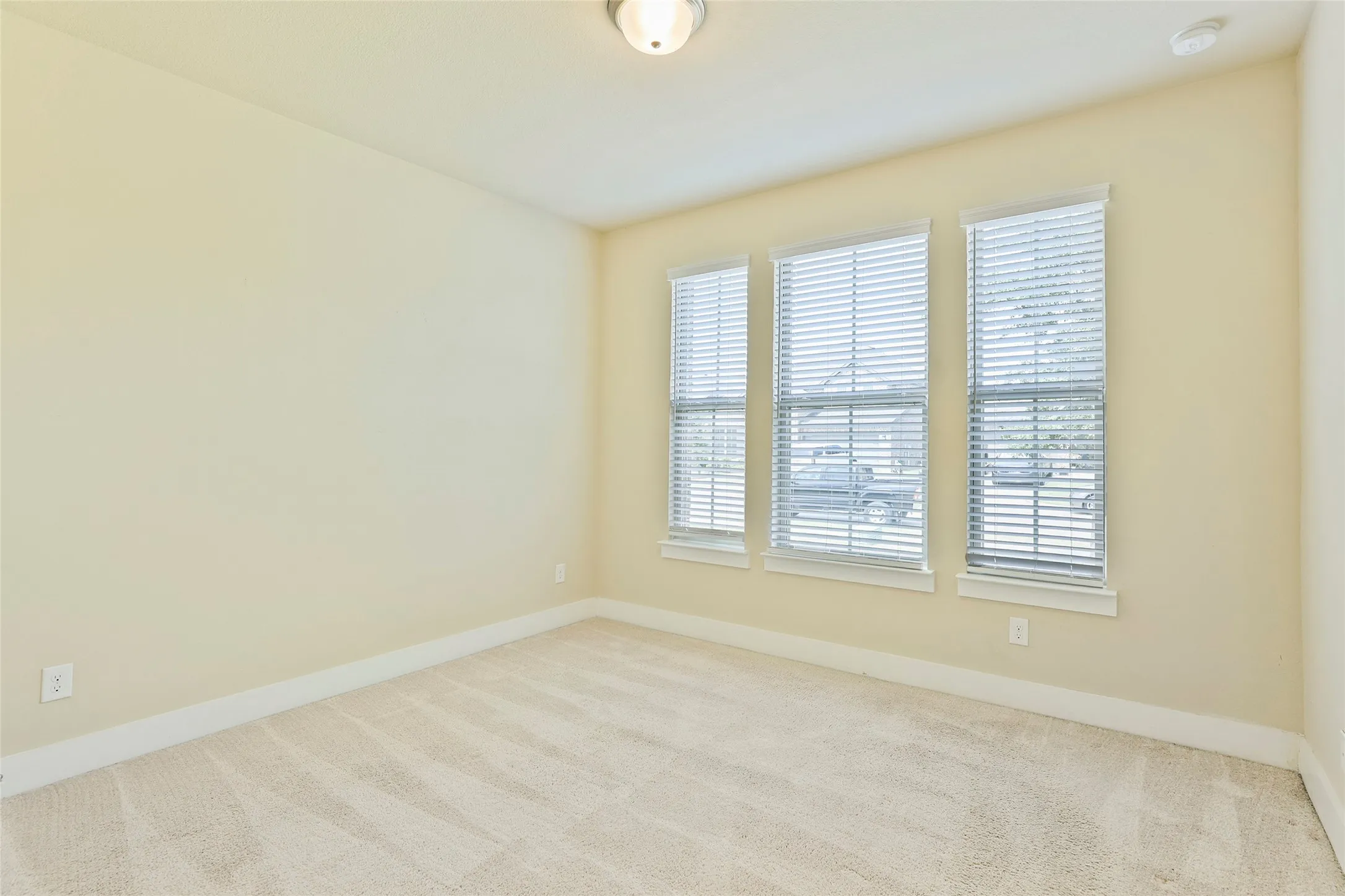 Single Family Residence For Sale in Kaufman County , 1865 Arbor Drive, Forney, Texas 75126, 3 Bedroom, 2 Bathroom, Garage spaces, 2,096 Sqft, built in 2020, mls#21368208, Real Estate Agent in Forney, Homes For Sale in Kaufman county, Homes For Sale in Forney, Realtor in Forney Texas, Real Estate Brokerage Independent Realty Texas, Luminita Cordes Realtor