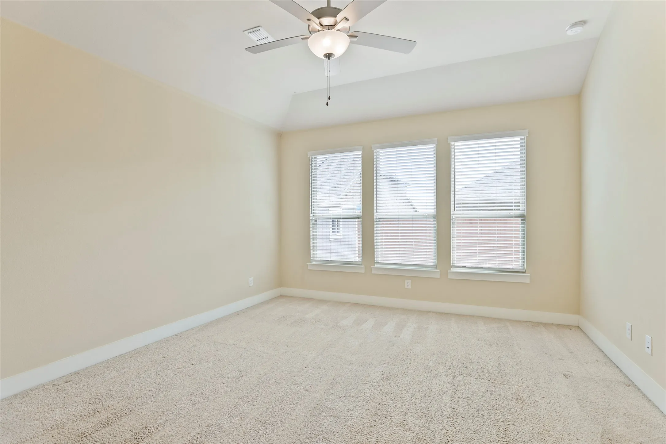 Single Family Residence For Sale in Kaufman County , 1865 Arbor Drive, Forney, Texas 75126, 3 Bedroom, 2 Bathroom, Garage spaces, 2,096 Sqft, built in 2020, mls#21368208, Real Estate Agent in Forney, Homes For Sale in Kaufman county, Homes For Sale in Forney, Realtor in Forney Texas, Real Estate Brokerage Independent Realty Texas, Luminita Cordes Realtor