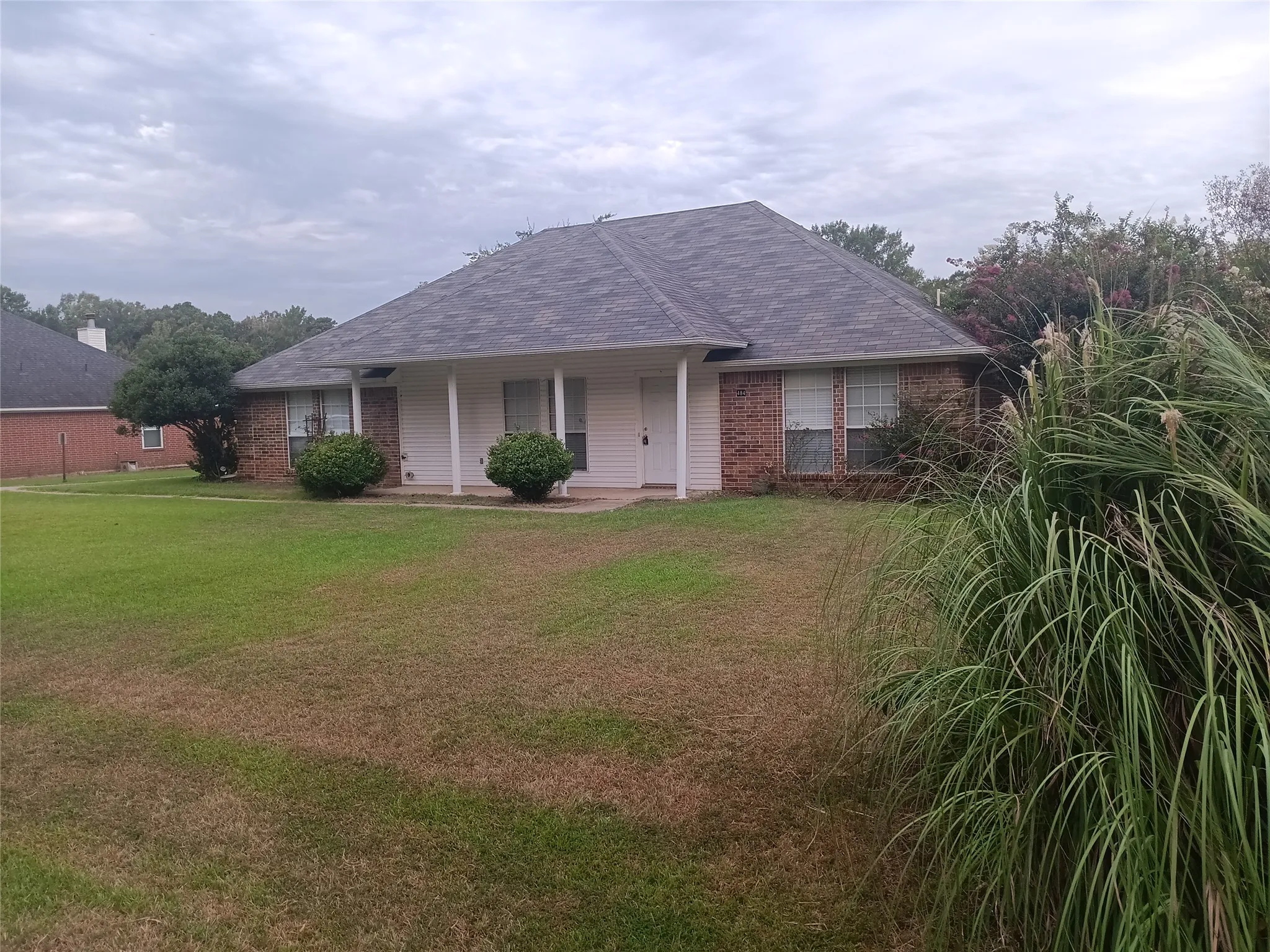 Single Family Residence For Sale in Bowie County , 484 stone Road, Texarkana, Texas 75501, 3 Bedroom, 2 Bathroom, 2 Garage spaces, 1,643 Sqft, built in 2002, mls#21369197, Real Estate Agent in Texarkana, Homes For Sale in Bowie county, Homes For Sale in Texarkana, Realtor in Texarkana Texas, Real Estate Brokerage Independent Realty Texas, Luminita Cordes Realtor