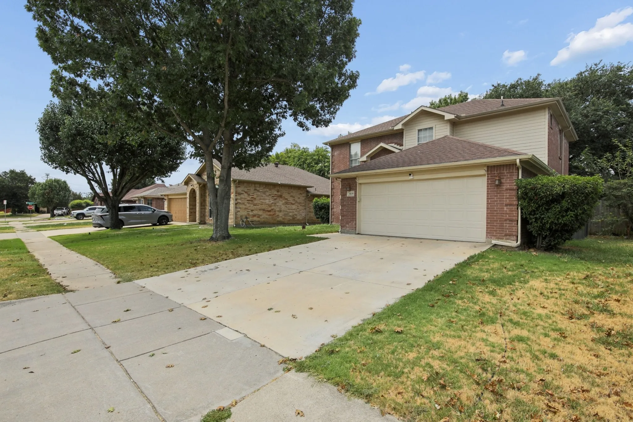 Single Family Residence For Sale in Tarrant County , 3039 Bosswood Court, Grand Prairie, Texas 75052, 4 Bedroom, 3 Bathroom, 2 Garage spaces, 1,984 Sqft, built in 2000, mls#21368002, Real Estate Agent in Grand Prairie, Homes For Sale in Tarrant county, Homes For Sale in Grand Prairie, Realtor in Grand Prairie Texas, Real Estate Brokerage Independent Realty Texas, Luminita Cordes Realtor