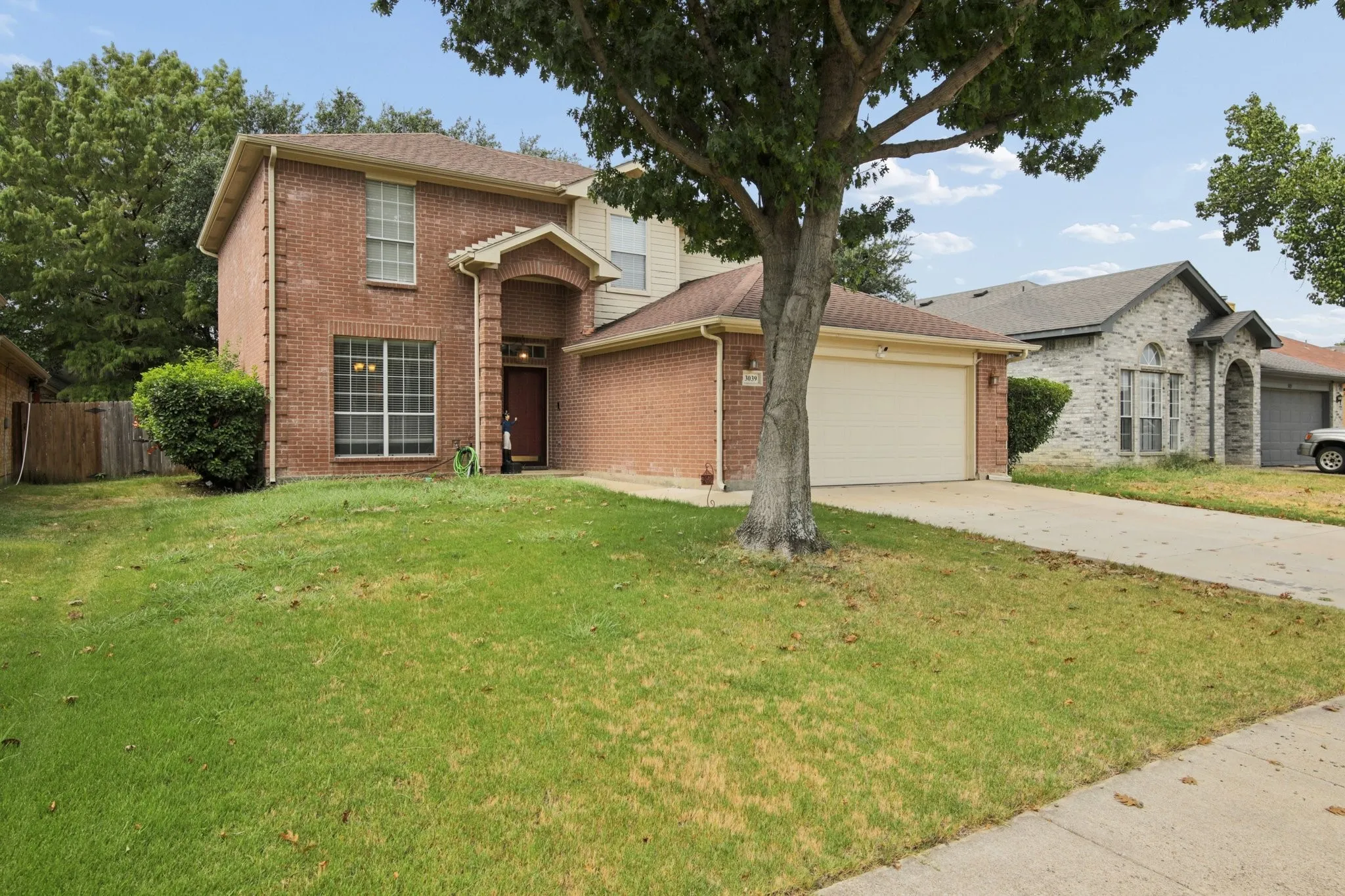 Single Family Residence For Sale in Tarrant County , 3039 Bosswood Court, Grand Prairie, Texas 75052, 4 Bedroom, 3 Bathroom, 2 Garage spaces, 1,984 Sqft, built in 2000, mls#21368002, Real Estate Agent in Grand Prairie, Homes For Sale in Tarrant county, Homes For Sale in Grand Prairie, Realtor in Grand Prairie Texas, Real Estate Brokerage Independent Realty Texas, Luminita Cordes Realtor
