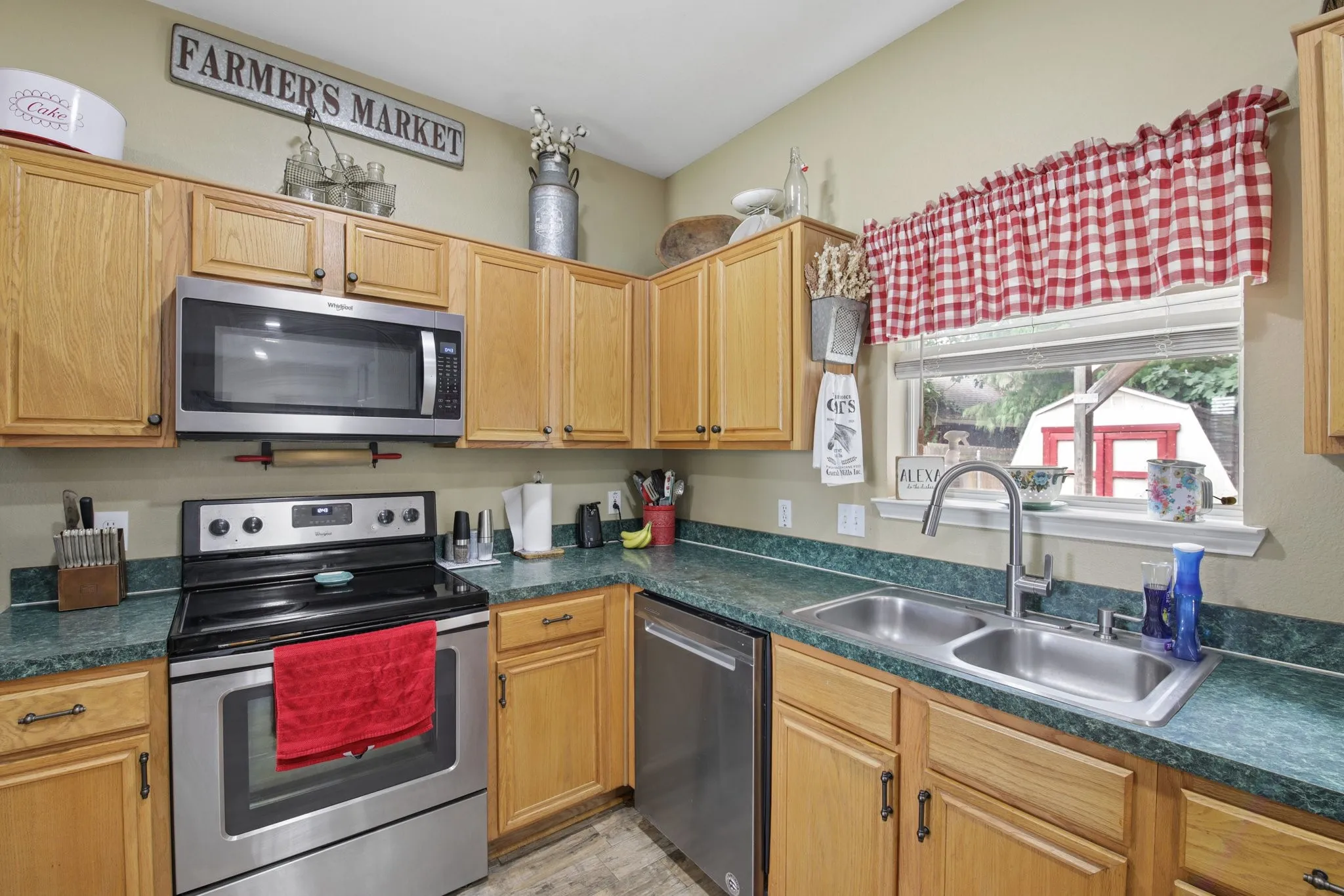Single Family Residence For Sale in Tarrant County , 3039 Bosswood Court, Grand Prairie, Texas 75052, 4 Bedroom, 3 Bathroom, 2 Garage spaces, 1,984 Sqft, built in 2000, mls#21368002, Real Estate Agent in Grand Prairie, Homes For Sale in Tarrant county, Homes For Sale in Grand Prairie, Realtor in Grand Prairie Texas, Real Estate Brokerage Independent Realty Texas, Luminita Cordes Realtor