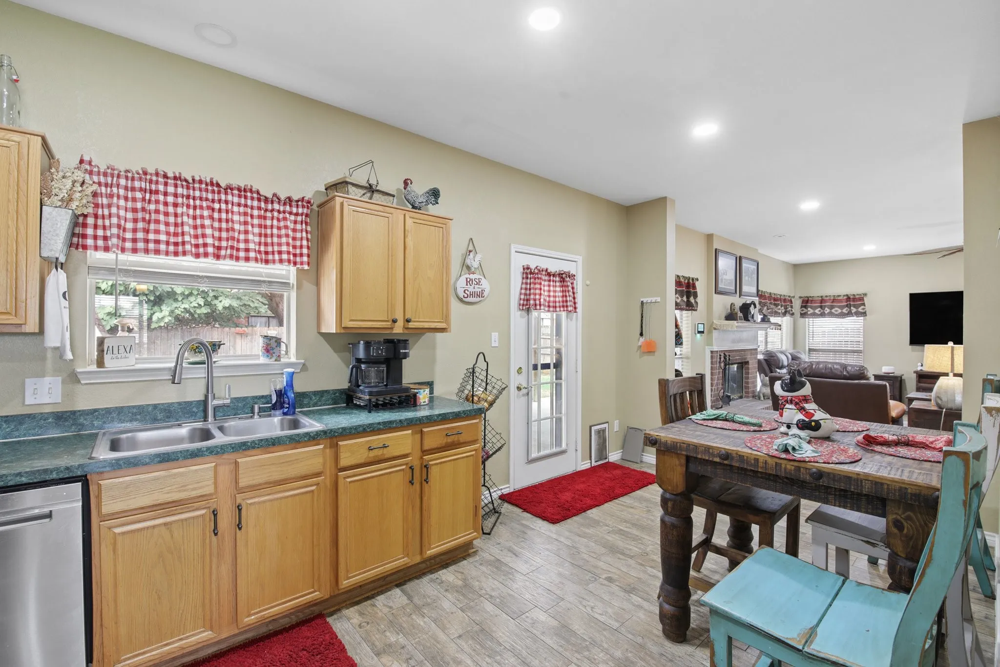 Single Family Residence For Sale in Tarrant County , 3039 Bosswood Court, Grand Prairie, Texas 75052, 4 Bedroom, 3 Bathroom, 2 Garage spaces, 1,984 Sqft, built in 2000, mls#21368002, Real Estate Agent in Grand Prairie, Homes For Sale in Tarrant county, Homes For Sale in Grand Prairie, Realtor in Grand Prairie Texas, Real Estate Brokerage Independent Realty Texas, Luminita Cordes Realtor