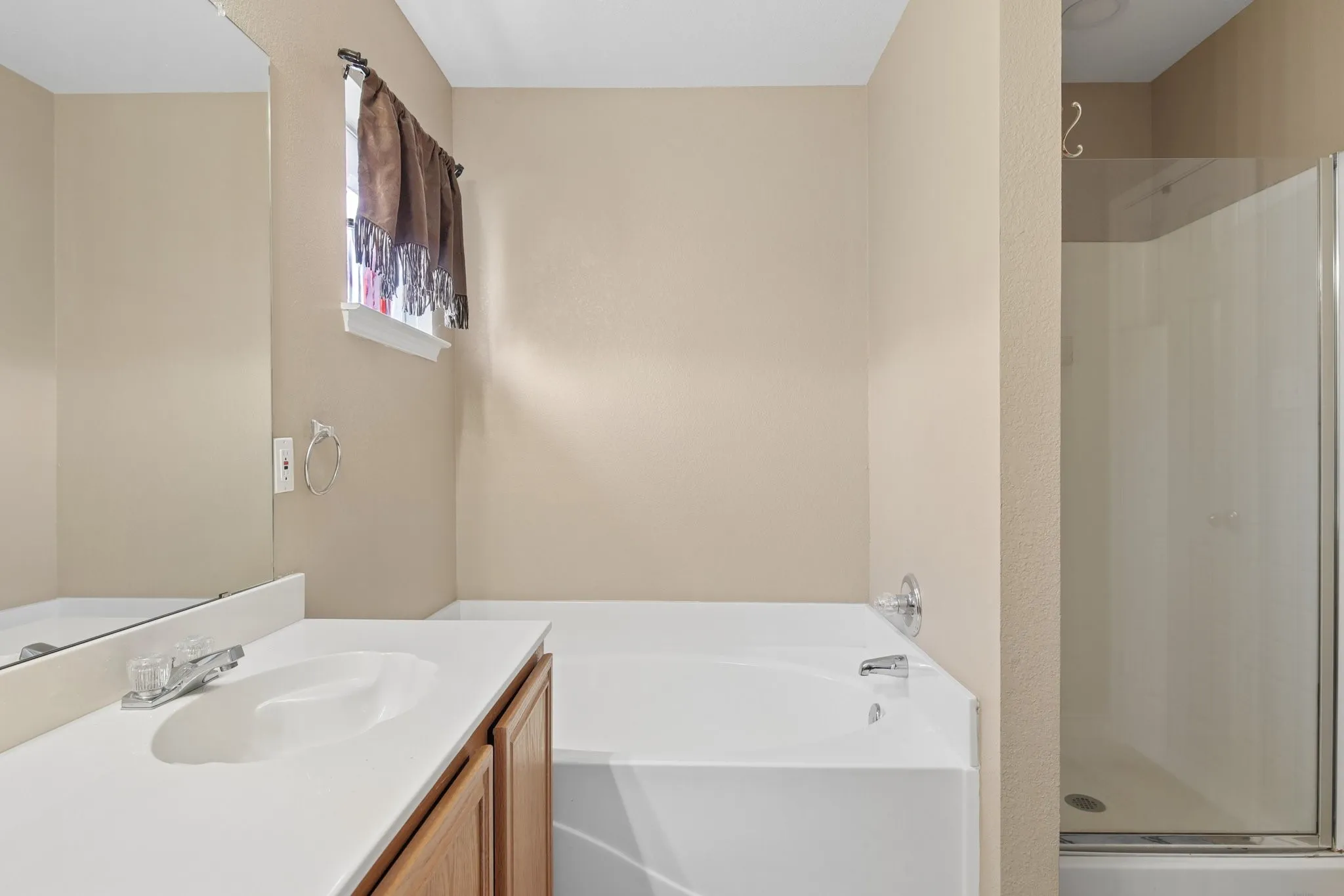 Single Family Residence For Sale in Tarrant County , 3039 Bosswood Court, Grand Prairie, Texas 75052, 4 Bedroom, 3 Bathroom, 2 Garage spaces, 1,984 Sqft, built in 2000, mls#21368002, Real Estate Agent in Grand Prairie, Homes For Sale in Tarrant county, Homes For Sale in Grand Prairie, Realtor in Grand Prairie Texas, Real Estate Brokerage Independent Realty Texas, Luminita Cordes Realtor
