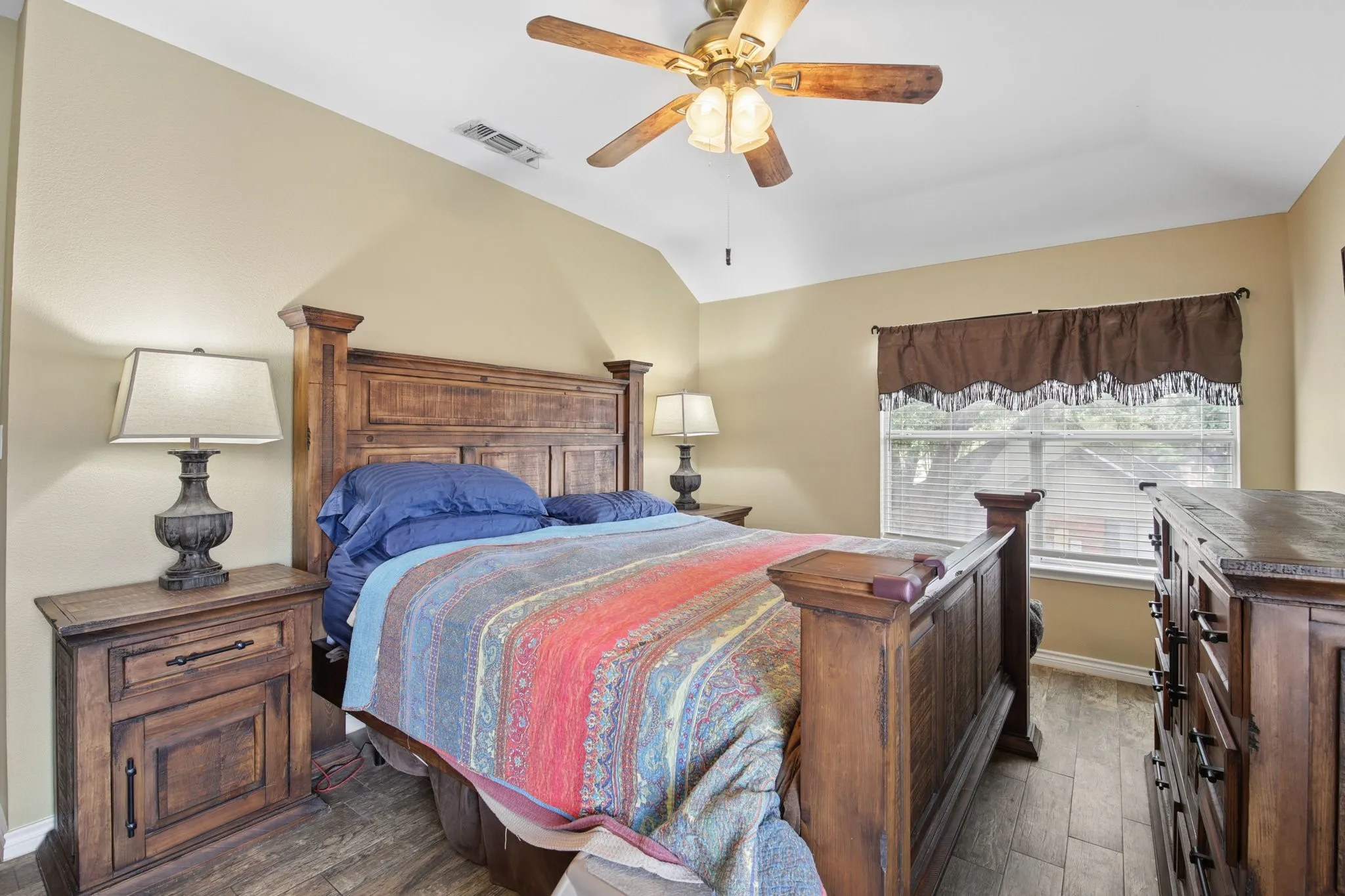 Single Family Residence For Sale in Tarrant County , 3039 Bosswood Court, Grand Prairie, Texas 75052, 4 Bedroom, 3 Bathroom, 2 Garage spaces, 1,984 Sqft, built in 2000, mls#21368002, Real Estate Agent in Grand Prairie, Homes For Sale in Tarrant county, Homes For Sale in Grand Prairie, Realtor in Grand Prairie Texas, Real Estate Brokerage Independent Realty Texas, Luminita Cordes Realtor
