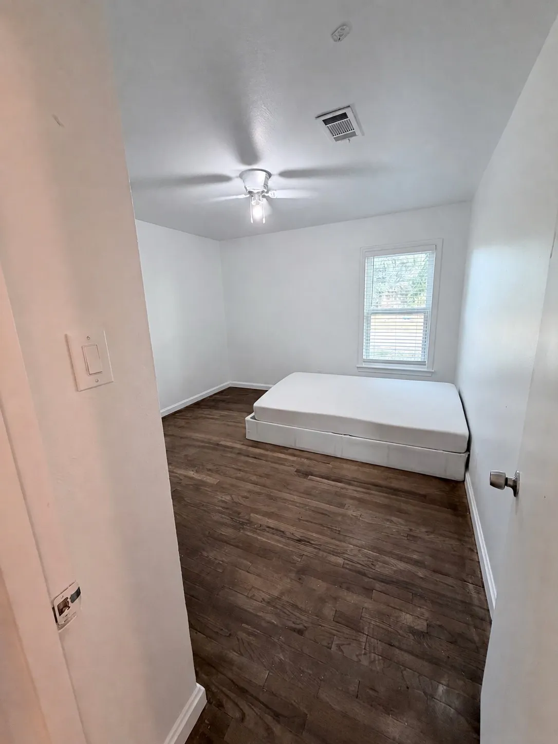 Single Family Residence For Rent in Fannin County , 701 W Saunders Street, Trenton, Texas 75490, 3 Bedroom, 2 Bathroom, 2 Garage spaces, 1,806 Sqft, built in 1960, mls#21368696, Real Estate Agent in Trenton, Homes For Rent in Fannin county, Homes For Rent in Trenton, Realtor in Trenton Texas, Real Estate Brokerage Independent Realty Texas, Luminita Cordes Realtor