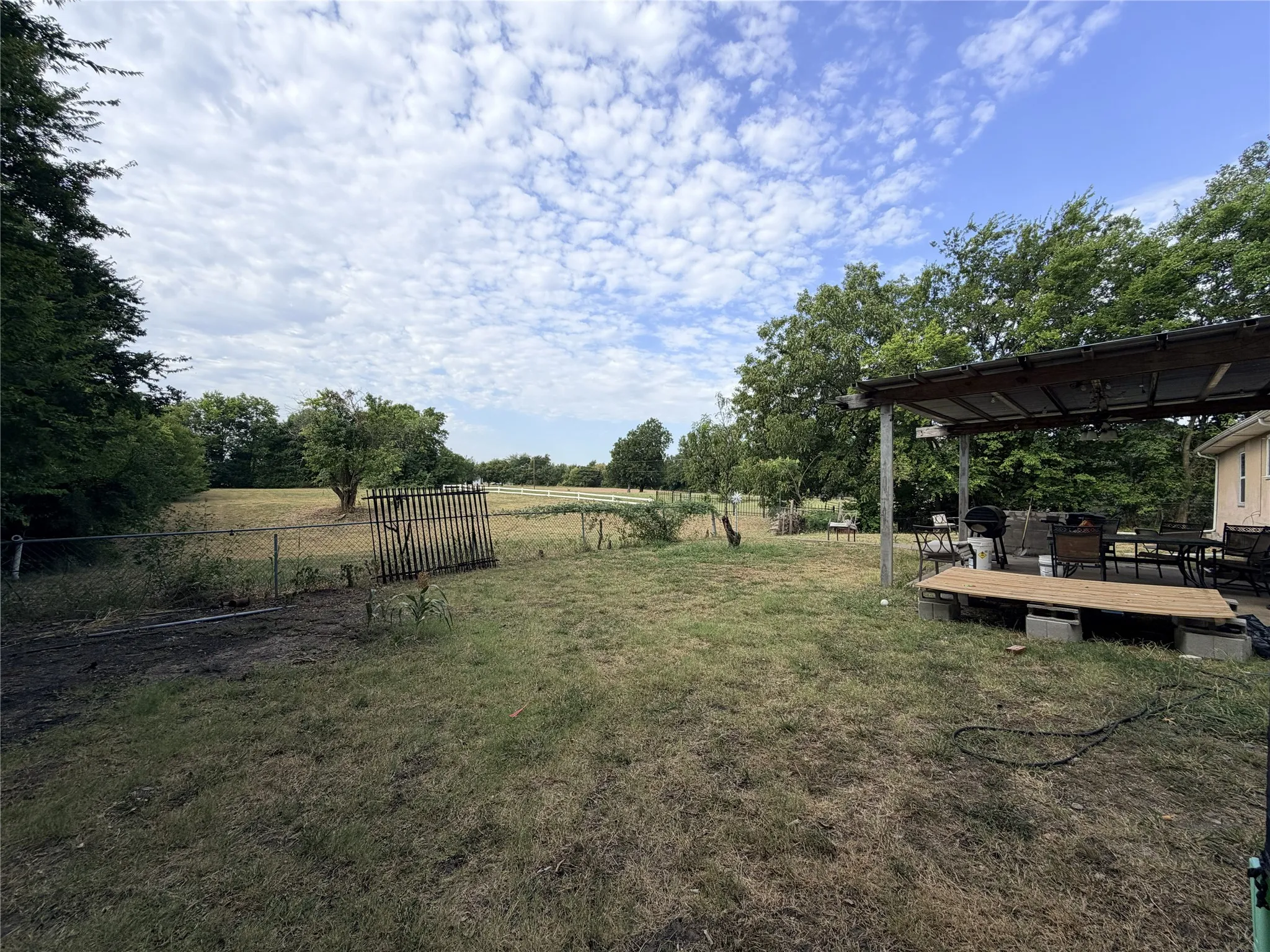 Single Family Residence For Rent in Fannin County , 701 W Saunders Street, Trenton, Texas 75490, 3 Bedroom, 2 Bathroom, 2 Garage spaces, 1,806 Sqft, built in 1960, mls#21368696, Real Estate Agent in Trenton, Homes For Rent in Fannin county, Homes For Rent in Trenton, Realtor in Trenton Texas, Real Estate Brokerage Independent Realty Texas, Luminita Cordes Realtor