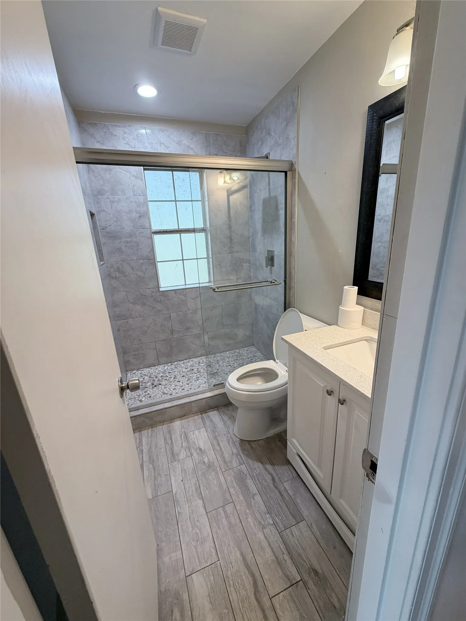 Single Family Residence For Rent in Fannin County , 701 W Saunders Street, Trenton, Texas 75490, 3 Bedroom, 2 Bathroom, 2 Garage spaces, 1,806 Sqft, built in 1960, mls#21368696, Real Estate Agent in Trenton, Homes For Rent in Fannin county, Homes For Rent in Trenton, Realtor in Trenton Texas, Real Estate Brokerage Independent Realty Texas, Luminita Cordes Realtor
