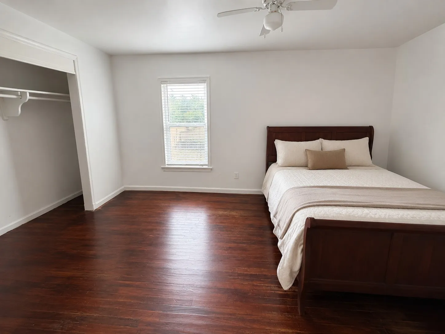 Single Family Residence For Rent in Fannin County , 701 W Saunders Street, Trenton, Texas 75490, 3 Bedroom, 2 Bathroom, 2 Garage spaces, 1,806 Sqft, built in 1960, mls#21368696, Real Estate Agent in Trenton, Homes For Rent in Fannin county, Homes For Rent in Trenton, Realtor in Trenton Texas, Real Estate Brokerage Independent Realty Texas, Luminita Cordes Realtor