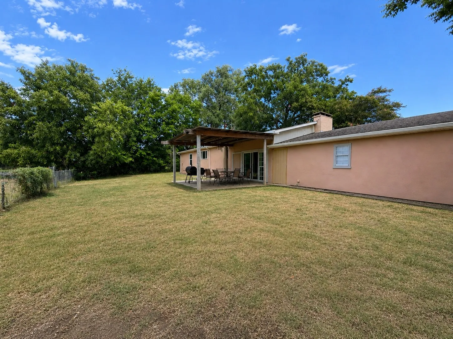 Single Family Residence For Rent in Fannin County , 701 W Saunders Street, Trenton, Texas 75490, 3 Bedroom, 2 Bathroom, 2 Garage spaces, 1,806 Sqft, built in 1960, mls#21368696, Real Estate Agent in Trenton, Homes For Rent in Fannin county, Homes For Rent in Trenton, Realtor in Trenton Texas, Real Estate Brokerage Independent Realty Texas, Luminita Cordes Realtor