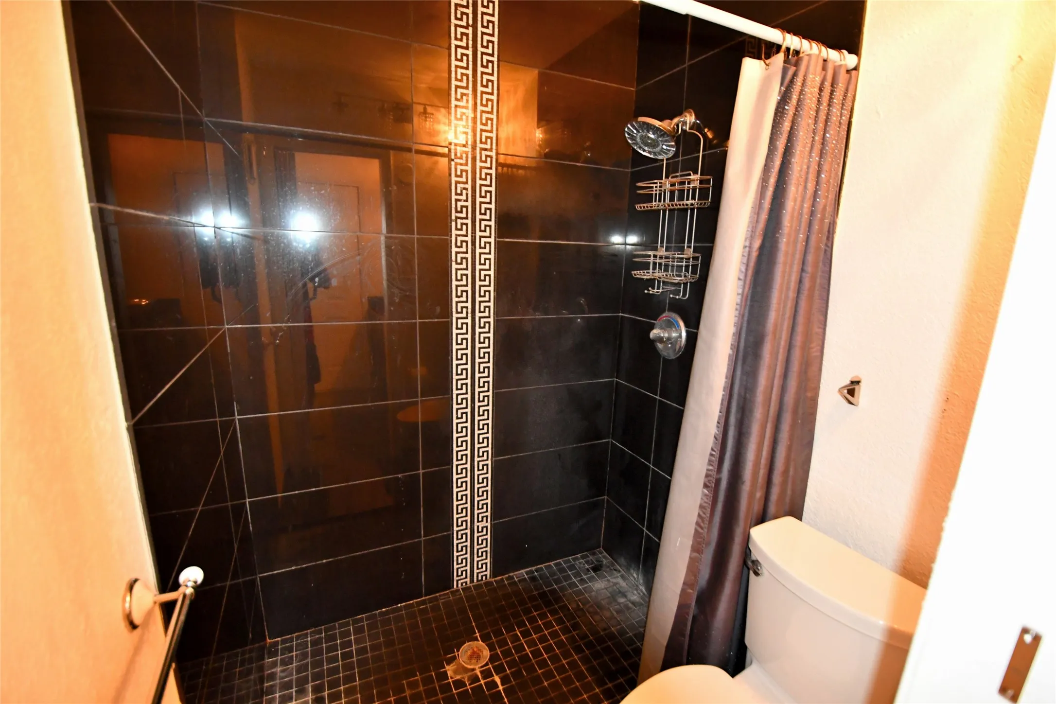 Condominium For Rent in Tarrant County , 3121 Sondra Drive 204, Fort Worth, Texas 76107, 2 Bedroom, 2 Bathroom, Garage spaces, 929 Sqft, built in 1983, mls#21369195, Real Estate Agent in Fort Worth, Homes For Rent in Tarrant county, Homes For Rent in Fort Worth, Realtor in Fort Worth Texas, Real Estate Brokerage Independent Realty Texas, Luminita Cordes Realtor