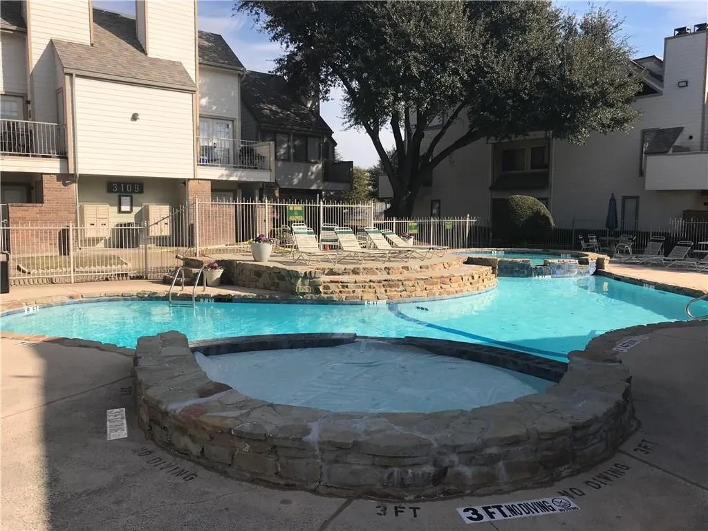 Condominium For Rent in Tarrant County , 3121 Sondra Drive 204, Fort Worth, Texas 76107, 2 Bedroom, 2 Bathroom, Garage spaces, 929 Sqft, built in 1983, mls#21369195, Real Estate Agent in Fort Worth, Homes For Rent in Tarrant county, Homes For Rent in Fort Worth, Realtor in Fort Worth Texas, Real Estate Brokerage Independent Realty Texas, Luminita Cordes Realtor
