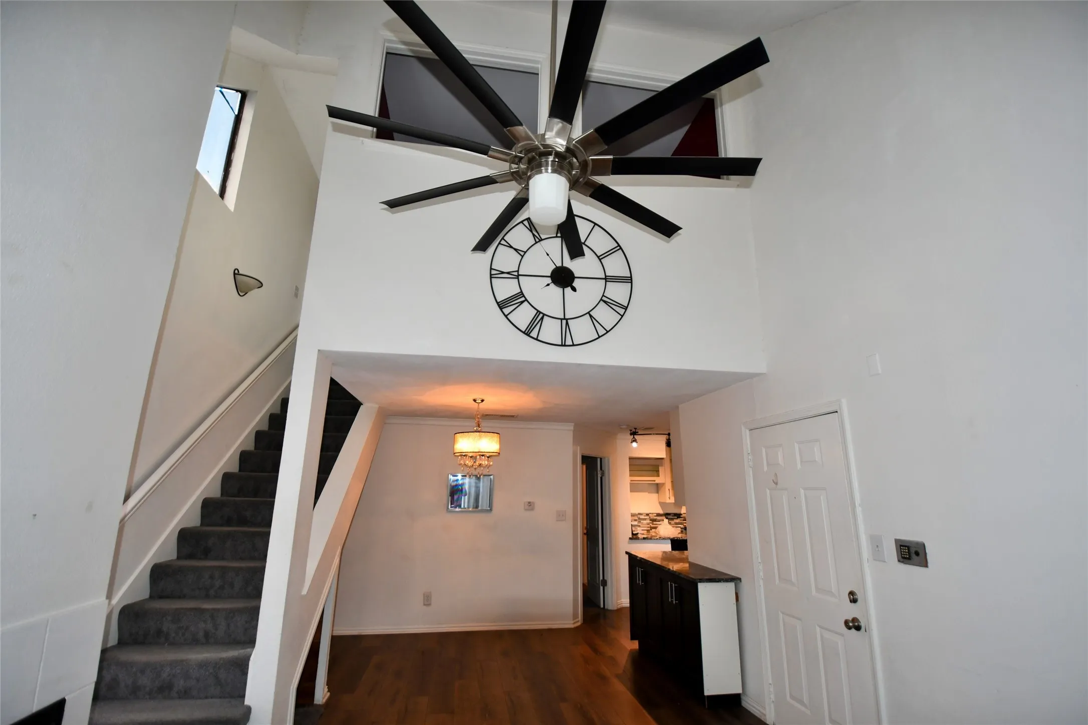 Condominium For Rent in Tarrant County , 3121 Sondra Drive 204, Fort Worth, Texas 76107, 2 Bedroom, 2 Bathroom, Garage spaces, 929 Sqft, built in 1983, mls#21369195, Real Estate Agent in Fort Worth, Homes For Rent in Tarrant county, Homes For Rent in Fort Worth, Realtor in Fort Worth Texas, Real Estate Brokerage Independent Realty Texas, Luminita Cordes Realtor