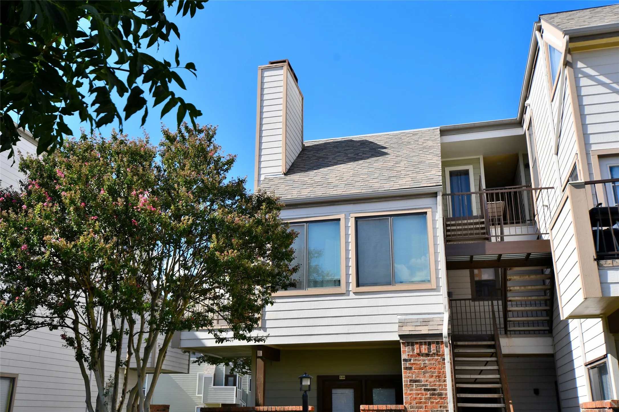 Condominium For Rent in Tarrant County , 3121 Sondra Drive 204, Fort Worth, Texas 76107, 2 Bedroom, 2 Bathroom, Garage spaces, 929 Sqft, built in 1983, mls#21369195, Real Estate Agent in Fort Worth, Homes For Rent in Tarrant county, Homes For Rent in Fort Worth, Realtor in Fort Worth Texas, Real Estate Brokerage Independent Realty Texas, Luminita Cordes Realtor