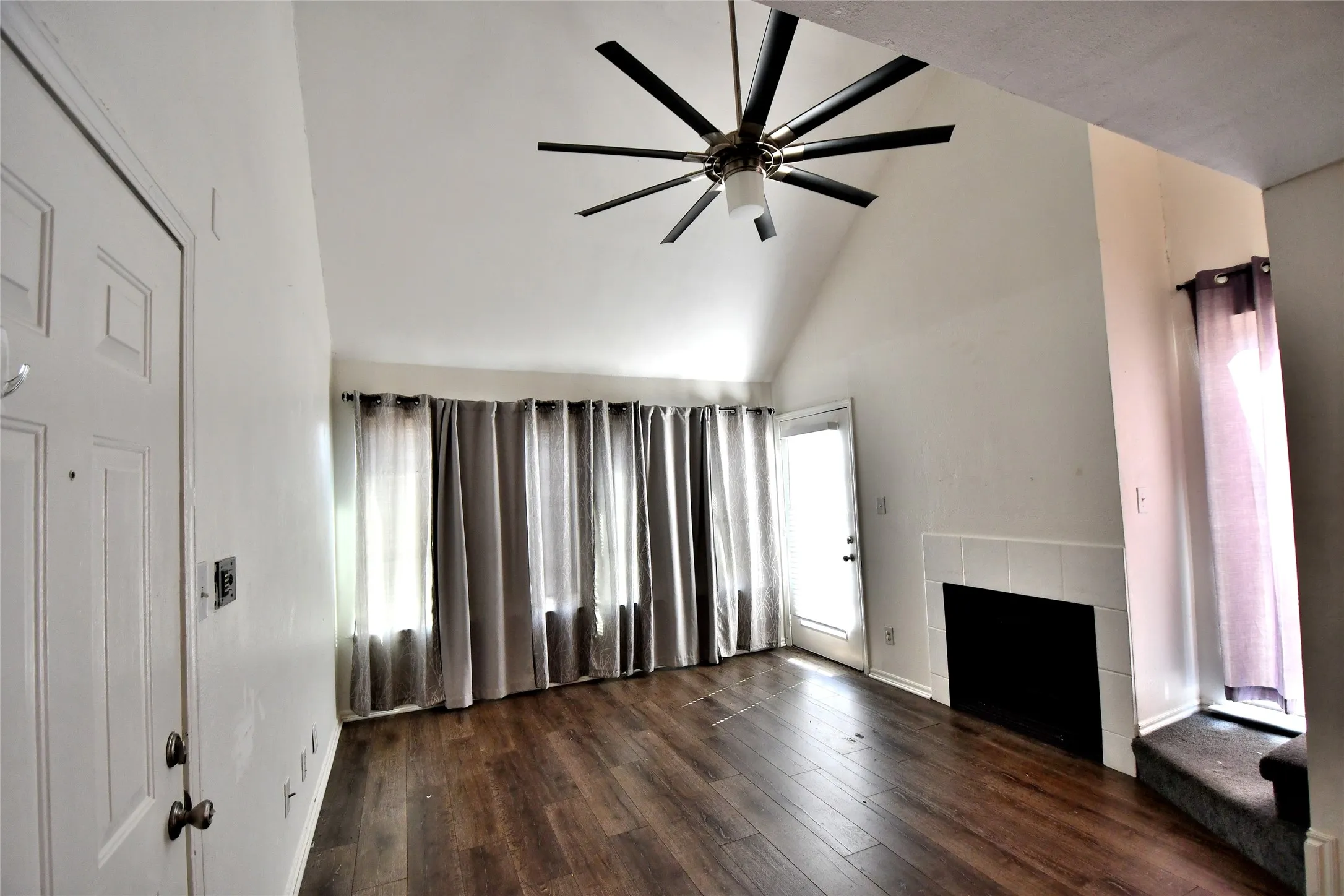 Condominium For Rent in Tarrant County , 3121 Sondra Drive 204, Fort Worth, Texas 76107, 2 Bedroom, 2 Bathroom, Garage spaces, 929 Sqft, built in 1983, mls#21369195, Real Estate Agent in Fort Worth, Homes For Rent in Tarrant county, Homes For Rent in Fort Worth, Realtor in Fort Worth Texas, Real Estate Brokerage Independent Realty Texas, Luminita Cordes Realtor