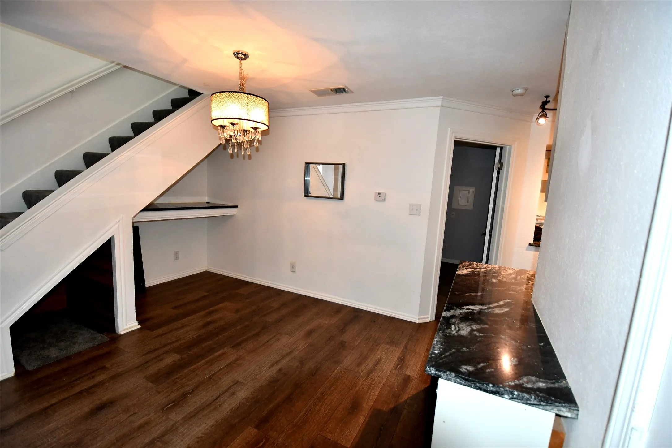 Condominium For Rent in Tarrant County , 3121 Sondra Drive 204, Fort Worth, Texas 76107, 2 Bedroom, 2 Bathroom, Garage spaces, 929 Sqft, built in 1983, mls#21369195, Real Estate Agent in Fort Worth, Homes For Rent in Tarrant county, Homes For Rent in Fort Worth, Realtor in Fort Worth Texas, Real Estate Brokerage Independent Realty Texas, Luminita Cordes Realtor