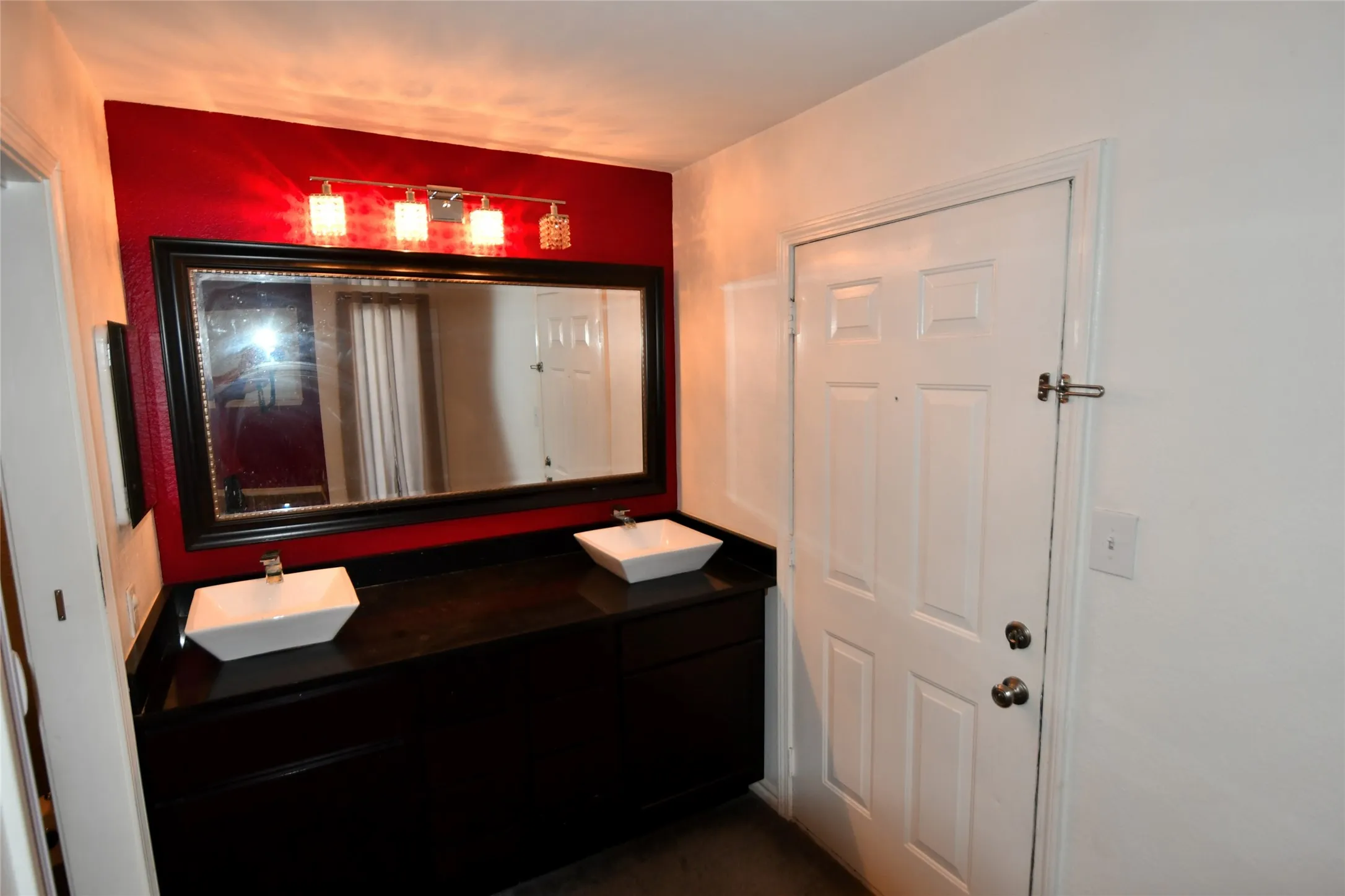 Condominium For Rent in Tarrant County , 3121 Sondra Drive 204, Fort Worth, Texas 76107, 2 Bedroom, 2 Bathroom, Garage spaces, 929 Sqft, built in 1983, mls#21369195, Real Estate Agent in Fort Worth, Homes For Rent in Tarrant county, Homes For Rent in Fort Worth, Realtor in Fort Worth Texas, Real Estate Brokerage Independent Realty Texas, Luminita Cordes Realtor