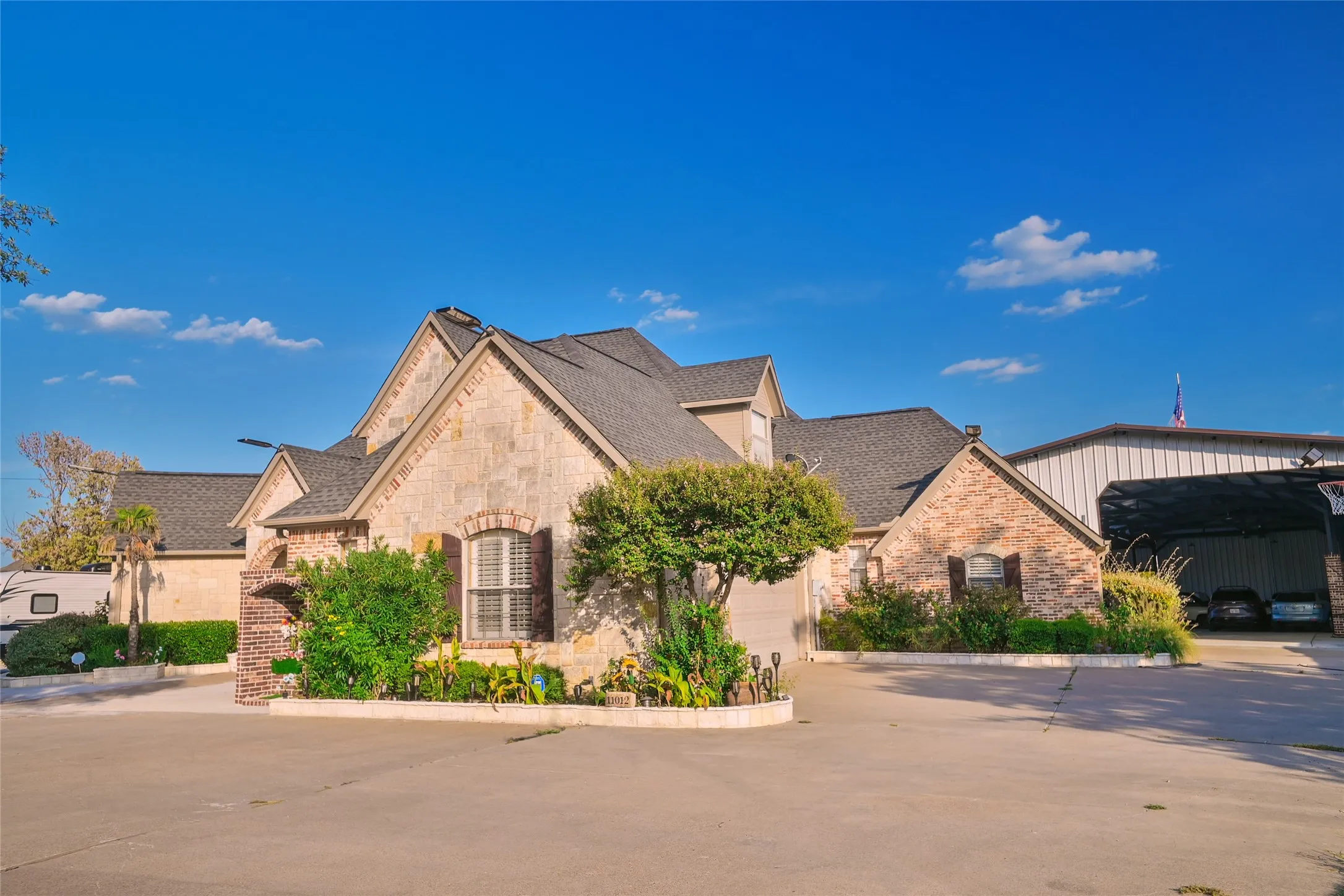 Single Family Residence For Sale in Kaufman County , 11012 Helms Trail, Forney, Texas 75126, 4 Bedroom, 5 Bathroom, 3 Garage spaces, 4,127 Sqft, built in 2002, mls#21369202, Real Estate Agent in Forney, Homes For Sale in Kaufman county, Homes For Sale in Forney, Realtor in Forney Texas, Real Estate Brokerage Independent Realty Texas, Luminita Cordes Realtor