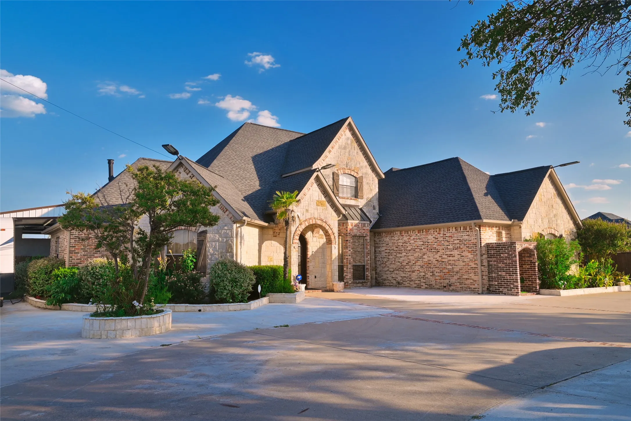 Single Family Residence For Sale in Kaufman County , 11012 Helms Trail, Forney, Texas 75126, 4 Bedroom, 5 Bathroom, 3 Garage spaces, 4,127 Sqft, built in 2002, mls#21369202, Real Estate Agent in Forney, Homes For Sale in Kaufman county, Homes For Sale in Forney, Realtor in Forney Texas, Real Estate Brokerage Independent Realty Texas, Luminita Cordes Realtor