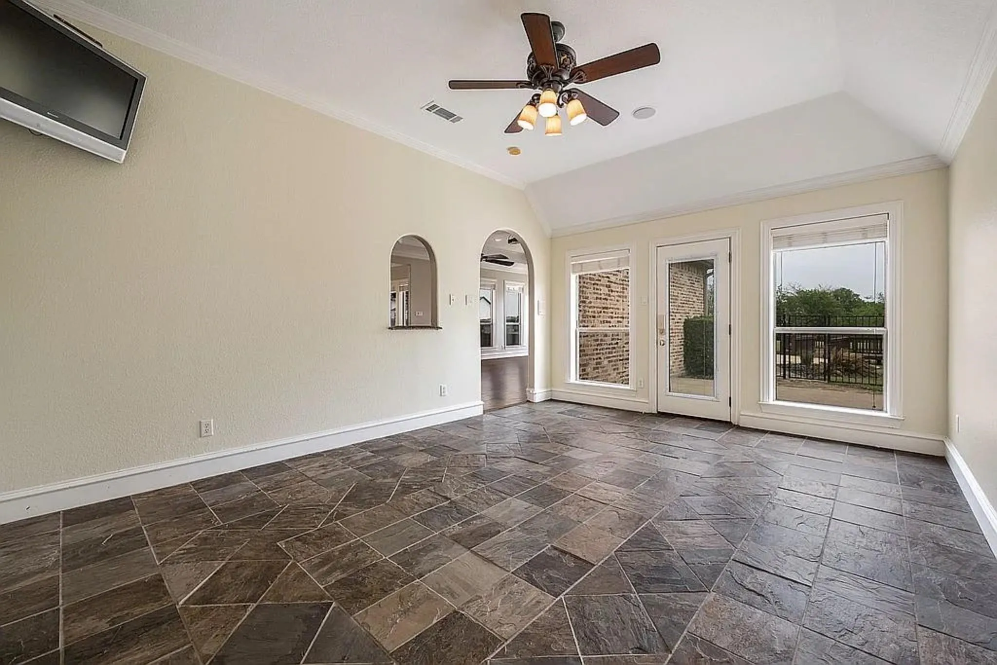Single Family Residence For Sale in Kaufman County , 11012 Helms Trail, Forney, Texas 75126, 4 Bedroom, 5 Bathroom, 3 Garage spaces, 4,127 Sqft, built in 2002, mls#21369202, Real Estate Agent in Forney, Homes For Sale in Kaufman county, Homes For Sale in Forney, Realtor in Forney Texas, Real Estate Brokerage Independent Realty Texas, Luminita Cordes Realtor