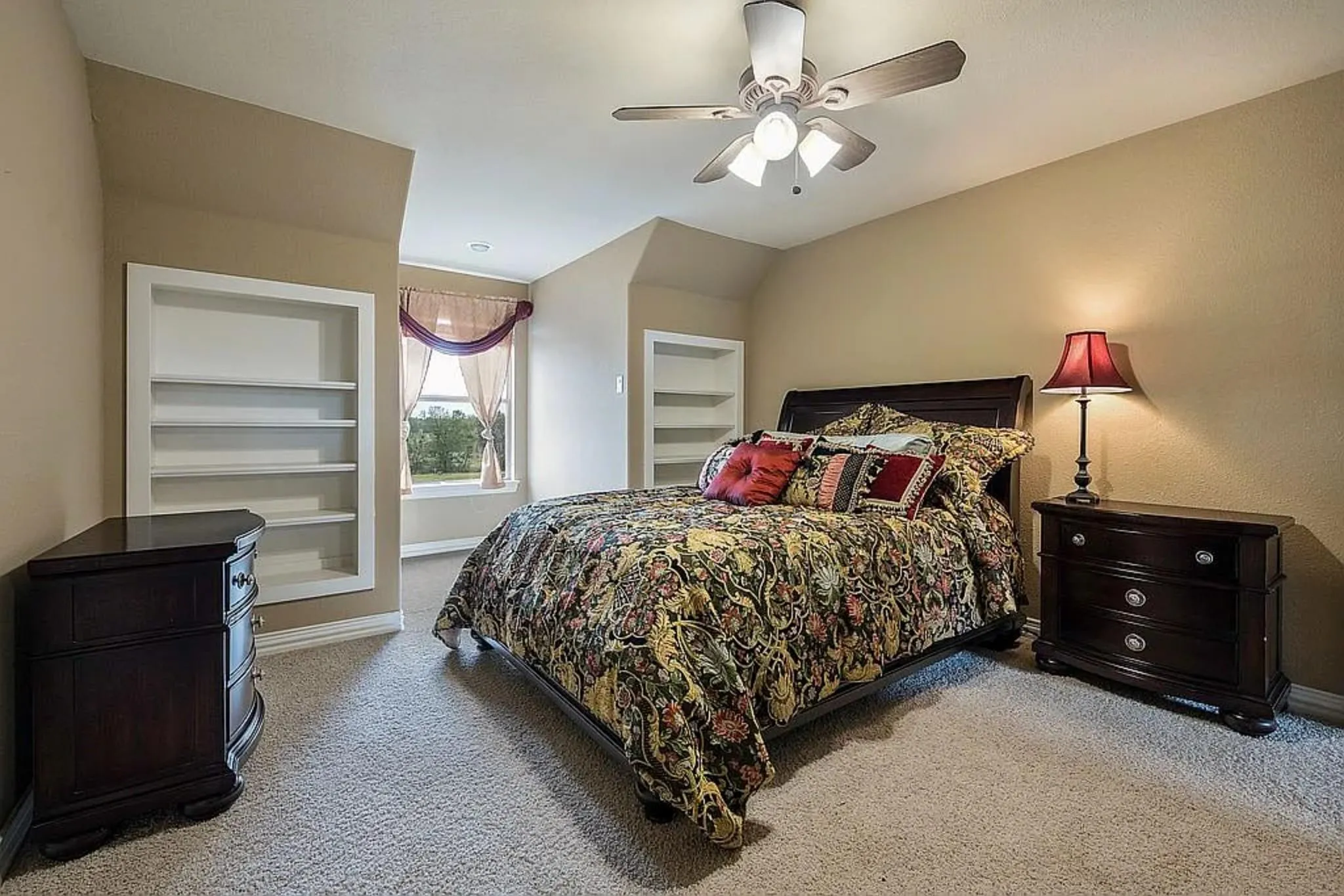 Single Family Residence For Sale in Kaufman County , 11012 Helms Trail, Forney, Texas 75126, 4 Bedroom, 5 Bathroom, 3 Garage spaces, 4,127 Sqft, built in 2002, mls#21369202, Real Estate Agent in Forney, Homes For Sale in Kaufman county, Homes For Sale in Forney, Realtor in Forney Texas, Real Estate Brokerage Independent Realty Texas, Luminita Cordes Realtor