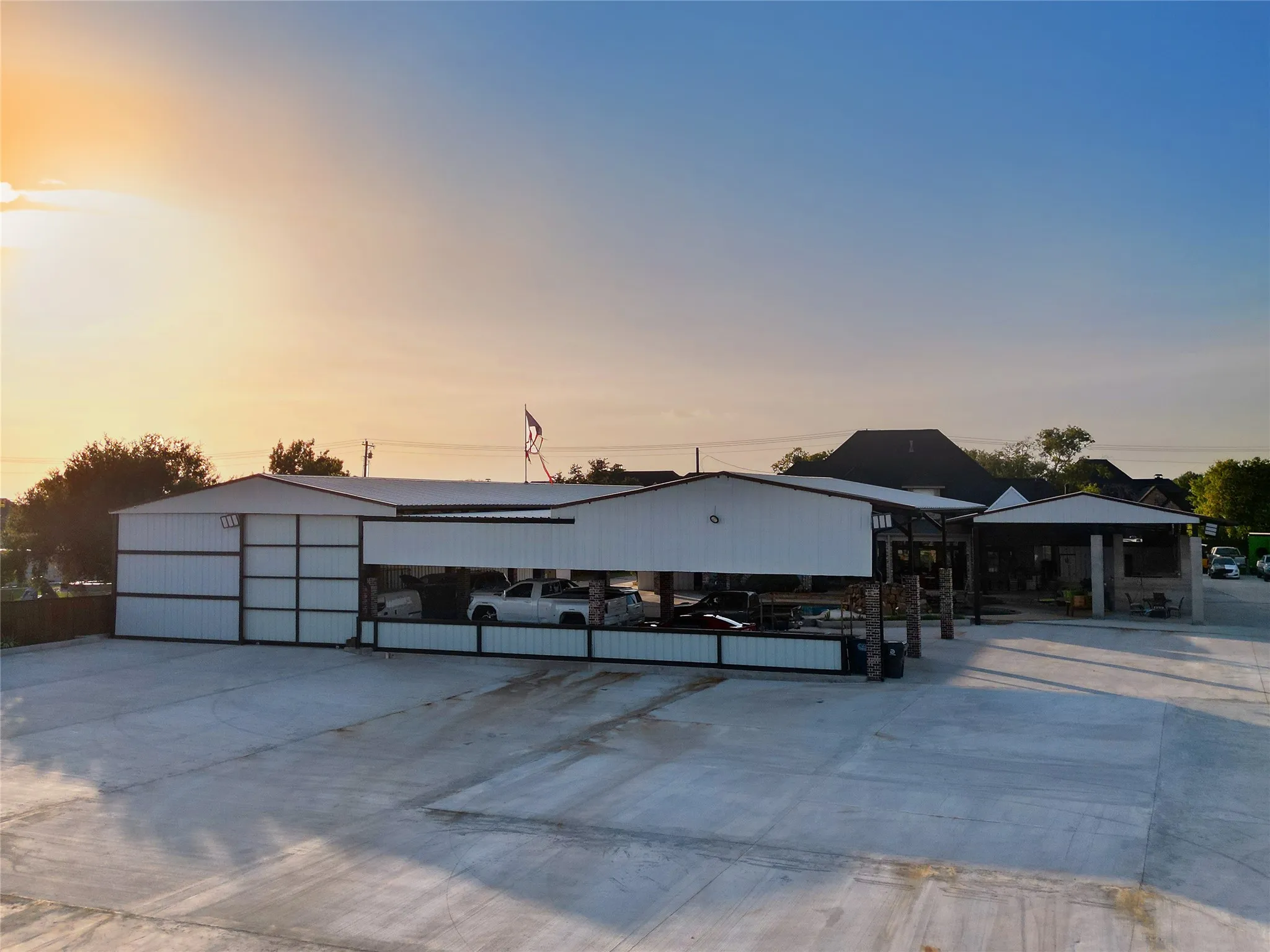 Single Family Residence For Sale in Kaufman County , 11012 Helms Trail, Forney, Texas 75126, 4 Bedroom, 5 Bathroom, 3 Garage spaces, 4,127 Sqft, built in 2002, mls#21369202, Real Estate Agent in Forney, Homes For Sale in Kaufman county, Homes For Sale in Forney, Realtor in Forney Texas, Real Estate Brokerage Independent Realty Texas, Luminita Cordes Realtor
