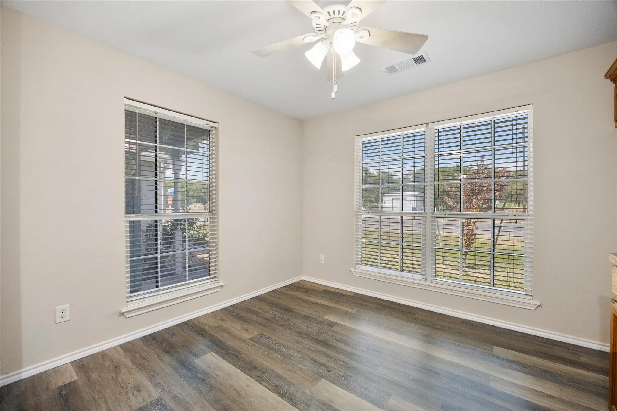 Single Family Residence For Sale in Collin County , 107 W Hubbard Road, Josephine, Texas 75173, 3 Bedroom, 2 Bathroom, 2 Garage spaces, 1,306 Sqft, built in 2005, mls#21369209, Real Estate Agent in Josephine, Homes For Sale in Collin county, Homes For Sale in Josephine, Realtor in Josephine Texas, Real Estate Brokerage Independent Realty Texas, Luminita Cordes Realtor