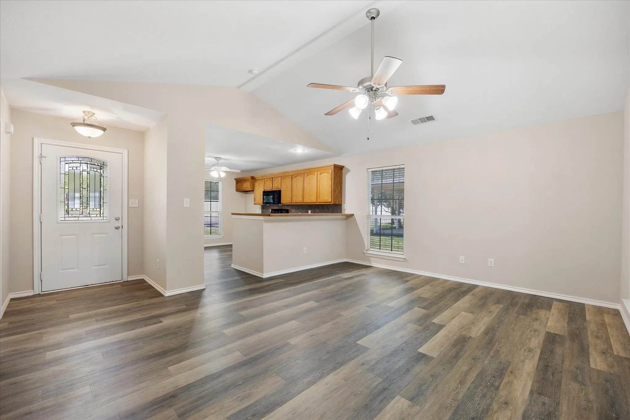 Single Family Residence For Sale in Collin County , 107 W Hubbard Road, Josephine, Texas 75173, 3 Bedroom, 2 Bathroom, 2 Garage spaces, 1,306 Sqft, built in 2005, mls#21369209, Real Estate Agent in Josephine, Homes For Sale in Collin county, Homes For Sale in Josephine, Realtor in Josephine Texas, Real Estate Brokerage Independent Realty Texas, Luminita Cordes Realtor