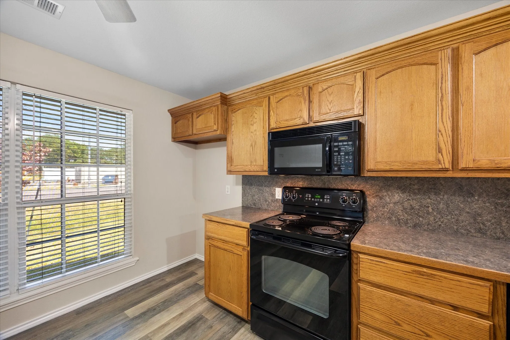Single Family Residence For Sale in Collin County , 107 W Hubbard Road, Josephine, Texas 75173, 3 Bedroom, 2 Bathroom, 2 Garage spaces, 1,306 Sqft, built in 2005, mls#21369209, Real Estate Agent in Josephine, Homes For Sale in Collin county, Homes For Sale in Josephine, Realtor in Josephine Texas, Real Estate Brokerage Independent Realty Texas, Luminita Cordes Realtor