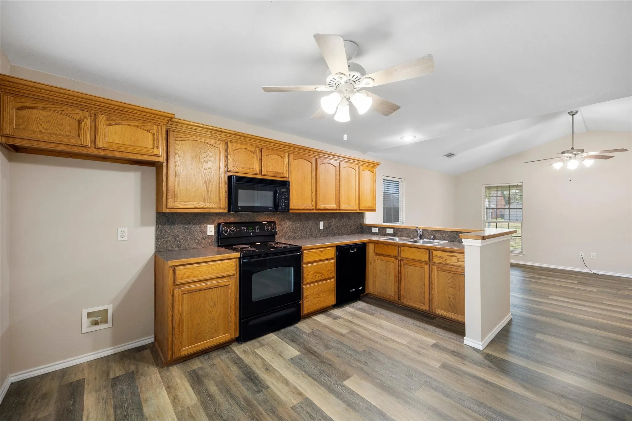 Single Family Residence For Sale in Collin County , 107 W Hubbard Road, Josephine, Texas 75173, 3 Bedroom, 2 Bathroom, 2 Garage spaces, 1,306 Sqft, built in 2005, mls#21369209, Real Estate Agent in Josephine, Homes For Sale in Collin county, Homes For Sale in Josephine, Realtor in Josephine Texas, Real Estate Brokerage Independent Realty Texas, Luminita Cordes Realtor