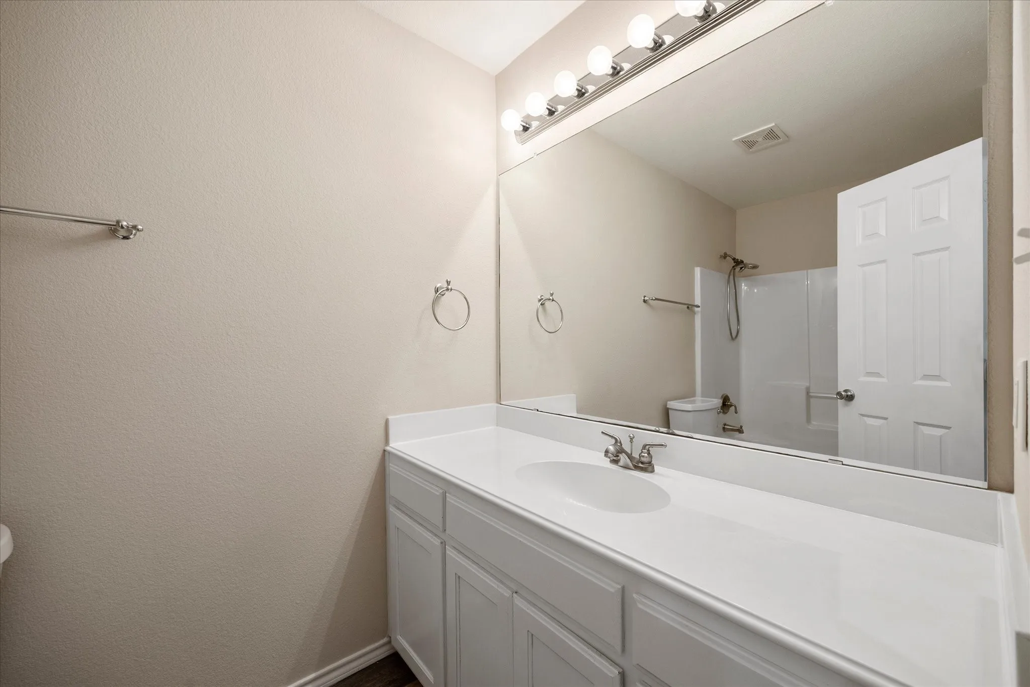 Single Family Residence For Sale in Collin County , 107 W Hubbard Road, Josephine, Texas 75173, 3 Bedroom, 2 Bathroom, 2 Garage spaces, 1,306 Sqft, built in 2005, mls#21369209, Real Estate Agent in Josephine, Homes For Sale in Collin county, Homes For Sale in Josephine, Realtor in Josephine Texas, Real Estate Brokerage Independent Realty Texas, Luminita Cordes Realtor