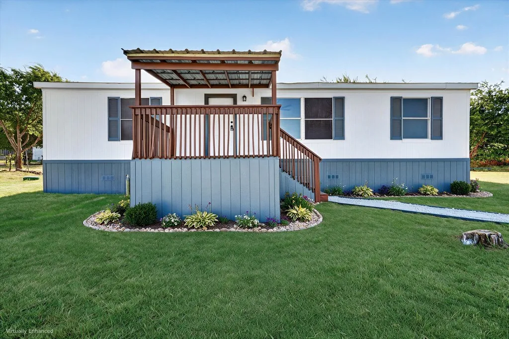 Manufactured Home For Sale in Parker County , 167 Blue Sky Lane, Springtown, Texas 76082, 3 Bedroom, 2 Bathroom, Garage spaces, 1,568 Sqft, built in 2000, mls#21368761, Real Estate Agent in Springtown, Homes For Sale in Parker county, Homes For Sale in Springtown, Realtor in Springtown Texas, Real Estate Brokerage Independent Realty Texas, Luminita Cordes Realtor