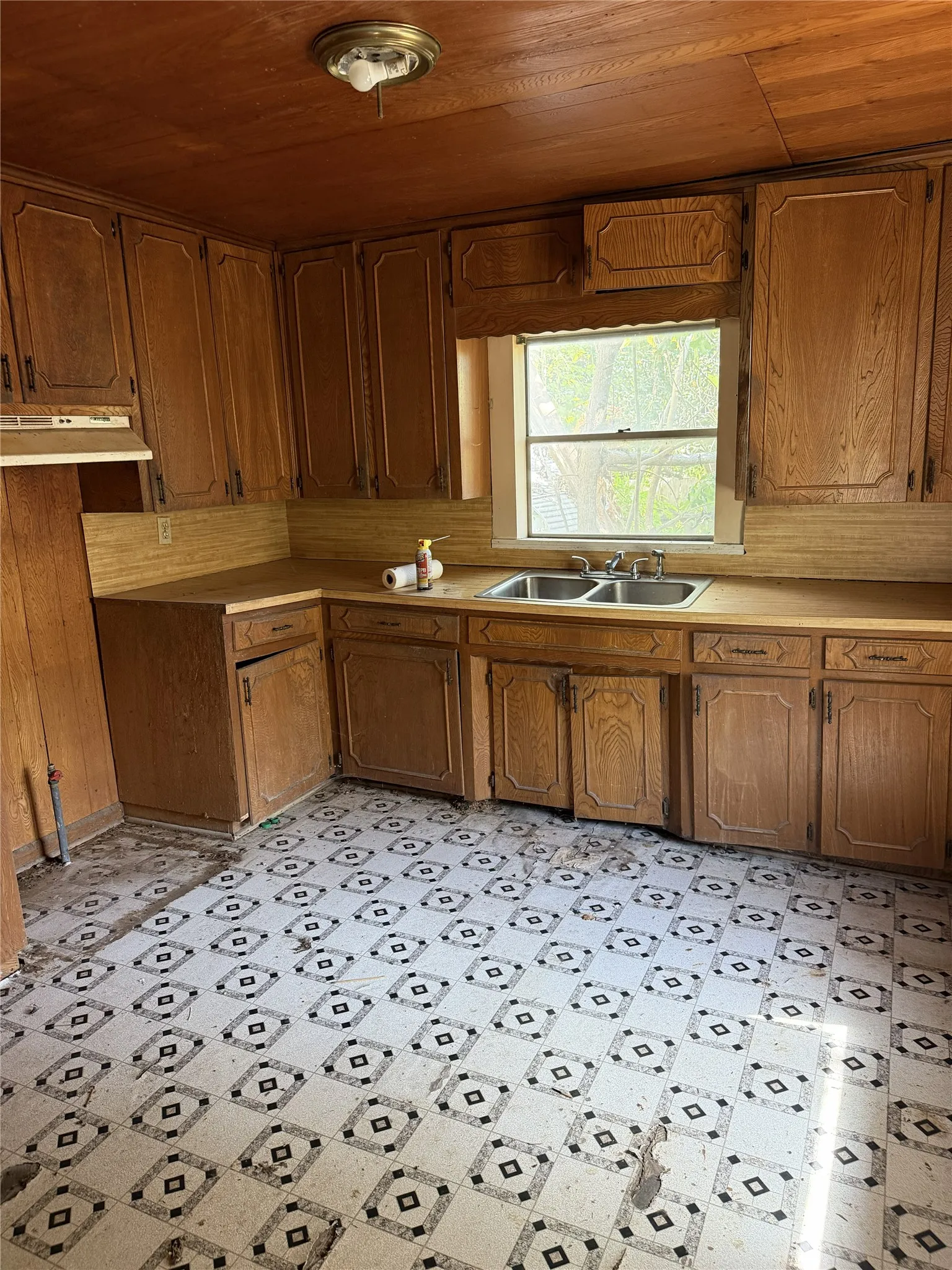 Single Family Residence For Sale in Fannin County , 314 E Maple Street, Ravenna, Texas 75476, 2 Bedroom, 1 Bathroom, 2 Garage spaces, 1,107 Sqft, built in 1945, mls#21369096, Real Estate Agent in Ravenna, Homes For Sale in Fannin county, Homes For Sale in Ravenna, Realtor in Ravenna Texas, Real Estate Brokerage Independent Realty Texas, Luminita Cordes Realtor