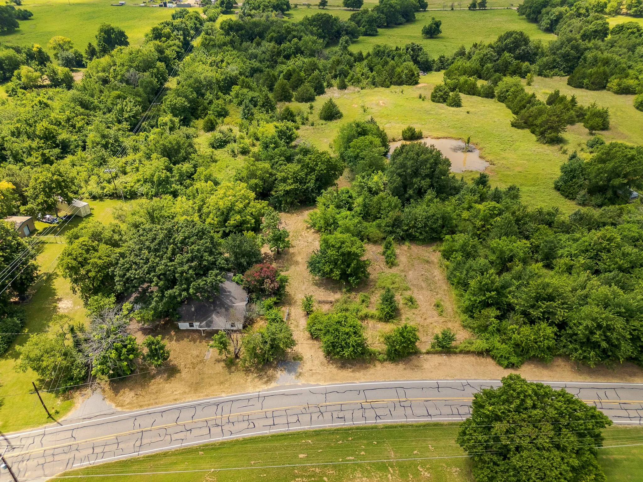 Single Family Residence For Sale in Fannin County , 314 E Maple Street, Ravenna, Texas 75476, 2 Bedroom, 1 Bathroom, 2 Garage spaces, 1,107 Sqft, built in 1945, mls#21369096, Real Estate Agent in Ravenna, Homes For Sale in Fannin county, Homes For Sale in Ravenna, Realtor in Ravenna Texas, Real Estate Brokerage Independent Realty Texas, Luminita Cordes Realtor