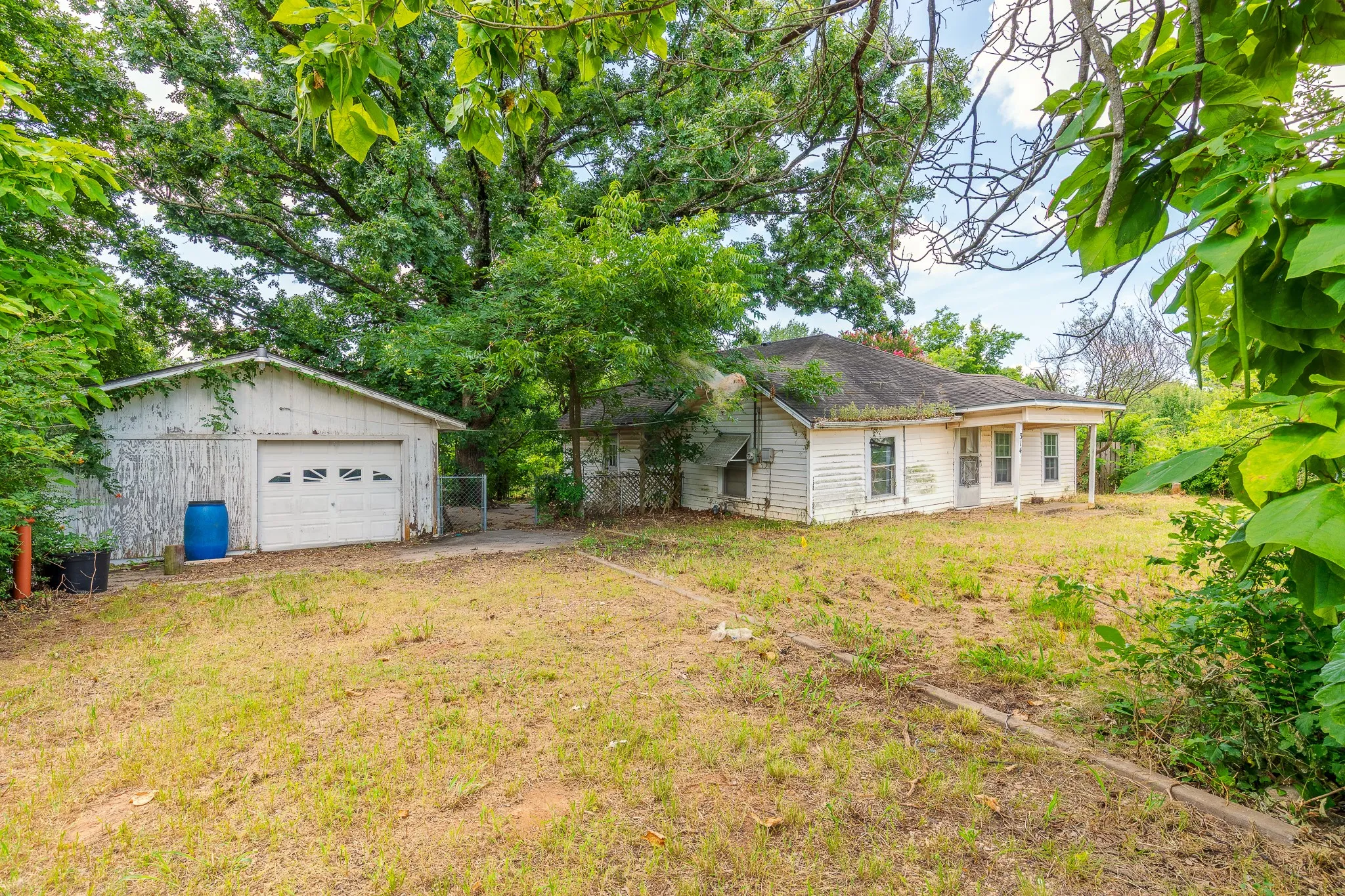 Single Family Residence For Sale in Fannin County , 314 E Maple Street, Ravenna, Texas 75476, 2 Bedroom, 1 Bathroom, 2 Garage spaces, 1,107 Sqft, built in 1945, mls#21369096, Real Estate Agent in Ravenna, Homes For Sale in Fannin county, Homes For Sale in Ravenna, Realtor in Ravenna Texas, Real Estate Brokerage Independent Realty Texas, Luminita Cordes Realtor
