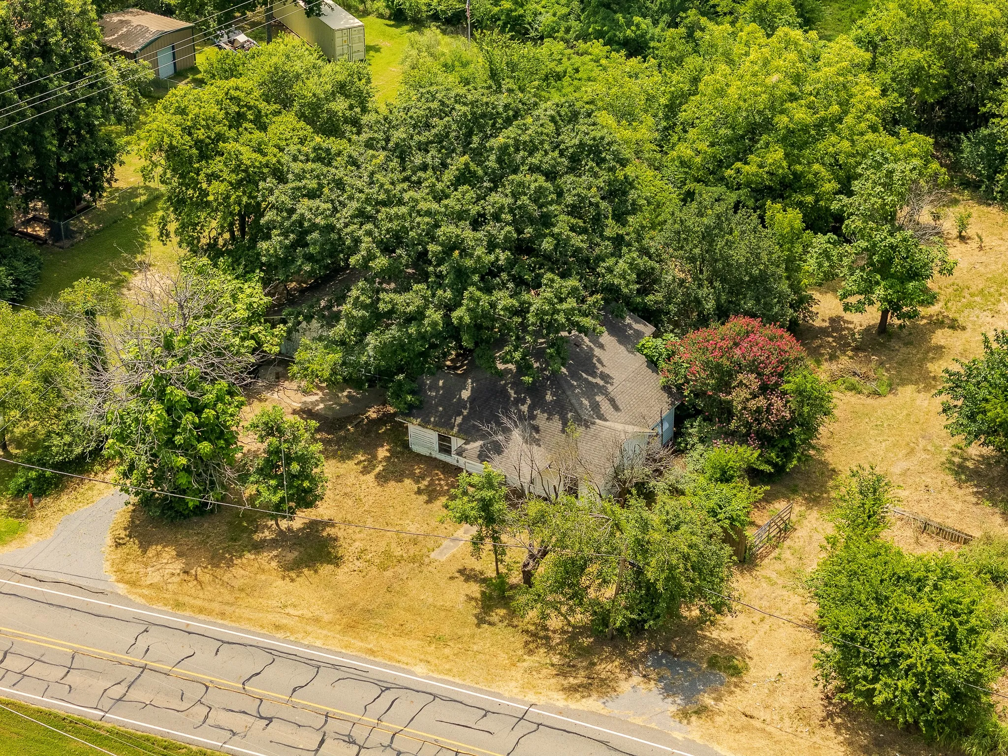 Single Family Residence For Sale in Fannin County , 314 E Maple Street, Ravenna, Texas 75476, 2 Bedroom, 1 Bathroom, 2 Garage spaces, 1,107 Sqft, built in 1945, mls#21369096, Real Estate Agent in Ravenna, Homes For Sale in Fannin county, Homes For Sale in Ravenna, Realtor in Ravenna Texas, Real Estate Brokerage Independent Realty Texas, Luminita Cordes Realtor