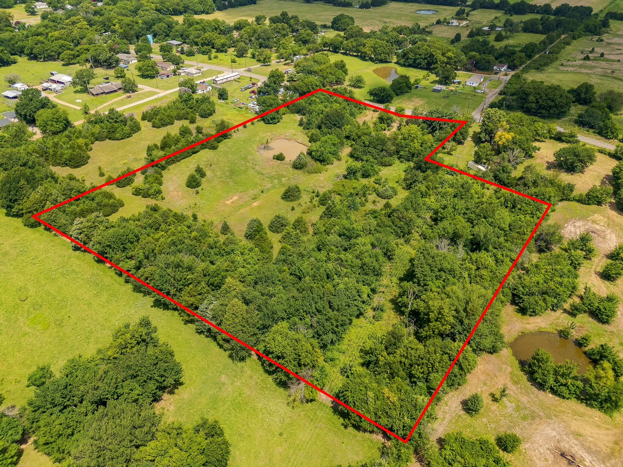 Single Family Residence For Sale in Fannin County , 314 E Maple Street, Ravenna, Texas 75476, 2 Bedroom, 1 Bathroom, 2 Garage spaces, 1,107 Sqft, built in 1945, mls#21369096, Real Estate Agent in Ravenna, Homes For Sale in Fannin county, Homes For Sale in Ravenna, Realtor in Ravenna Texas, Real Estate Brokerage Independent Realty Texas, Luminita Cordes Realtor