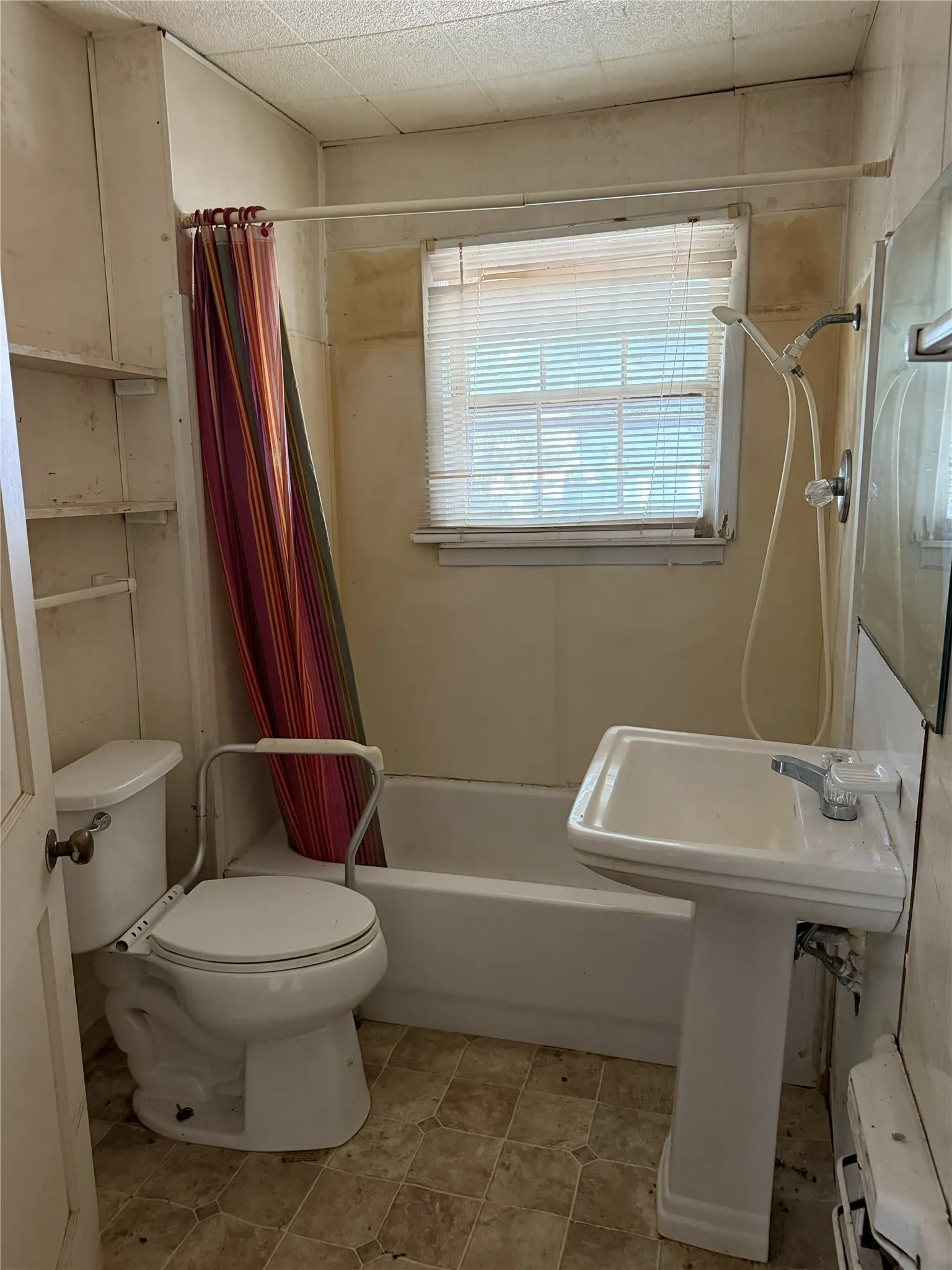 Single Family Residence For Sale in Fannin County , 314 E Maple Street, Ravenna, Texas 75476, 2 Bedroom, 1 Bathroom, 2 Garage spaces, 1,107 Sqft, built in 1945, mls#21369096, Real Estate Agent in Ravenna, Homes For Sale in Fannin county, Homes For Sale in Ravenna, Realtor in Ravenna Texas, Real Estate Brokerage Independent Realty Texas, Luminita Cordes Realtor