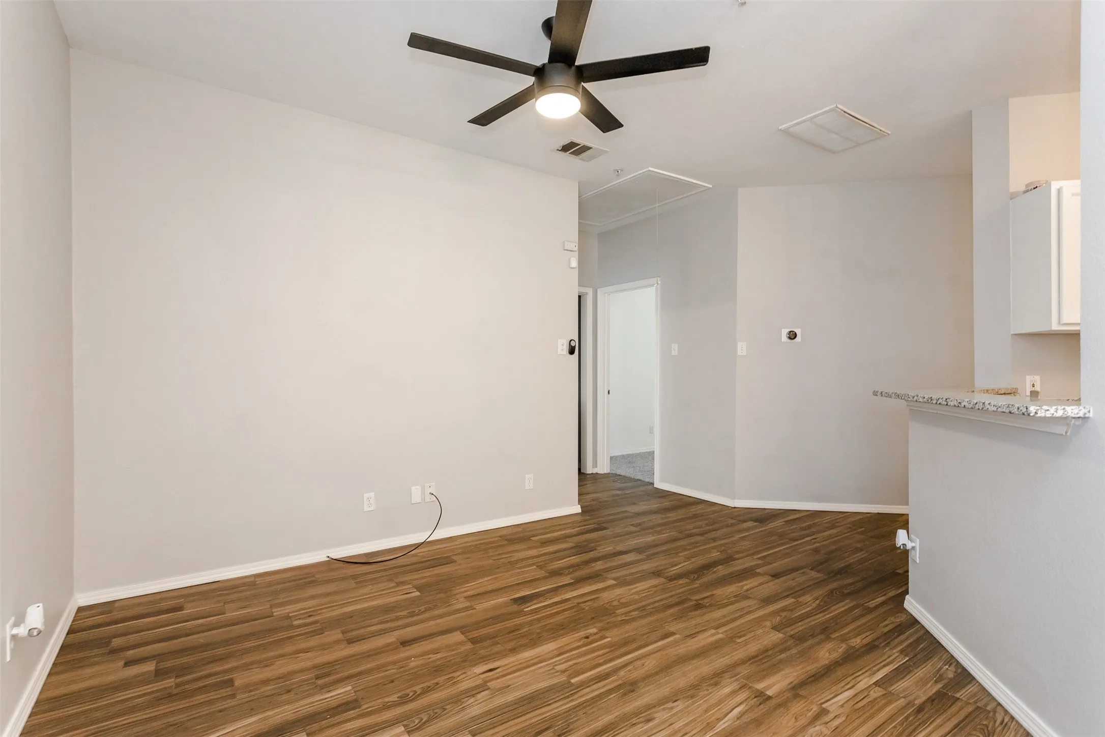 Condominium For Rent in Dallas County , 2825 Reagan Street, Dallas, Texas 75219, 2 Bedroom, 2 Bathroom, Garage spaces, 1,100 Sqft, built in 1999, mls#21368904, Real Estate Agent in Dallas, Homes For Rent in Dallas county, Homes For Rent in Dallas, Realtor in Dallas Texas, Real Estate Brokerage Independent Realty Texas, Luminita Cordes Realtor