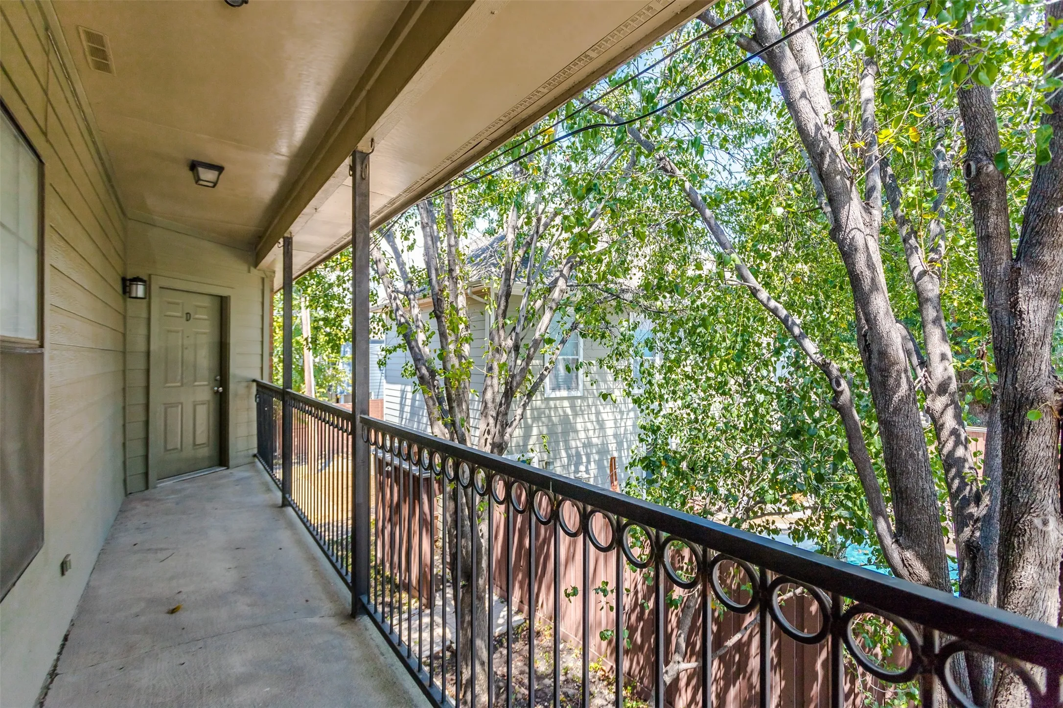 Condominium For Rent in Dallas County , 2825 Reagan Street, Dallas, Texas 75219, 2 Bedroom, 2 Bathroom, Garage spaces, 1,100 Sqft, built in 1999, mls#21368904, Real Estate Agent in Dallas, Homes For Rent in Dallas county, Homes For Rent in Dallas, Realtor in Dallas Texas, Real Estate Brokerage Independent Realty Texas, Luminita Cordes Realtor
