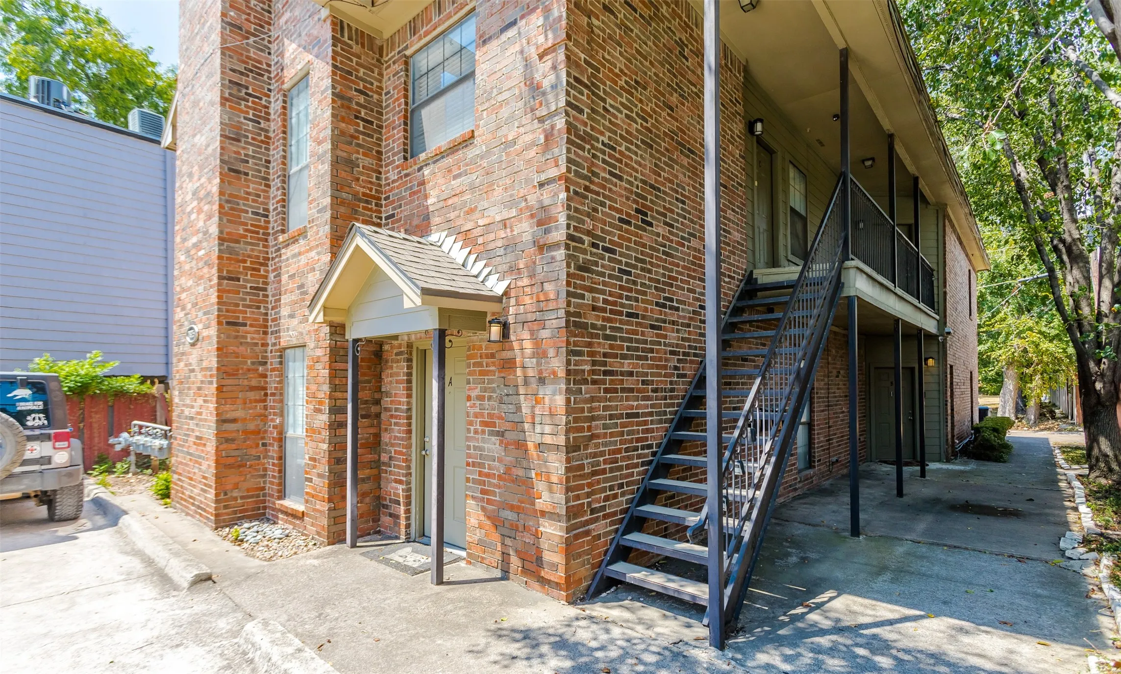 Condominium For Rent in Dallas County , 2825 Reagan Street, Dallas, Texas 75219, 2 Bedroom, 2 Bathroom, Garage spaces, 1,100 Sqft, built in 1999, mls#21368904, Real Estate Agent in Dallas, Homes For Rent in Dallas county, Homes For Rent in Dallas, Realtor in Dallas Texas, Real Estate Brokerage Independent Realty Texas, Luminita Cordes Realtor