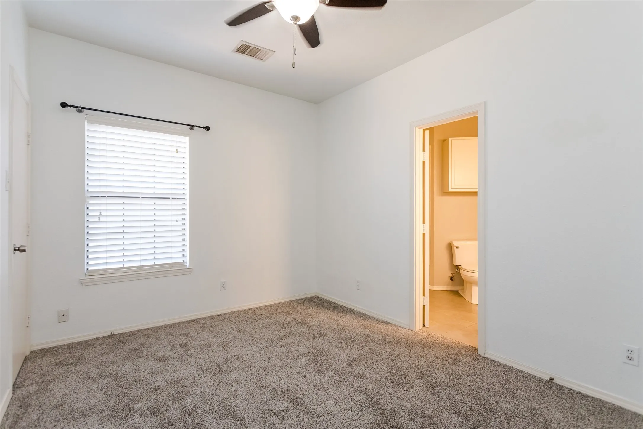Condominium For Rent in Dallas County , 2825 Reagan Street, Dallas, Texas 75219, 2 Bedroom, 2 Bathroom, Garage spaces, 1,100 Sqft, built in 1999, mls#21368904, Real Estate Agent in Dallas, Homes For Rent in Dallas county, Homes For Rent in Dallas, Realtor in Dallas Texas, Real Estate Brokerage Independent Realty Texas, Luminita Cordes Realtor