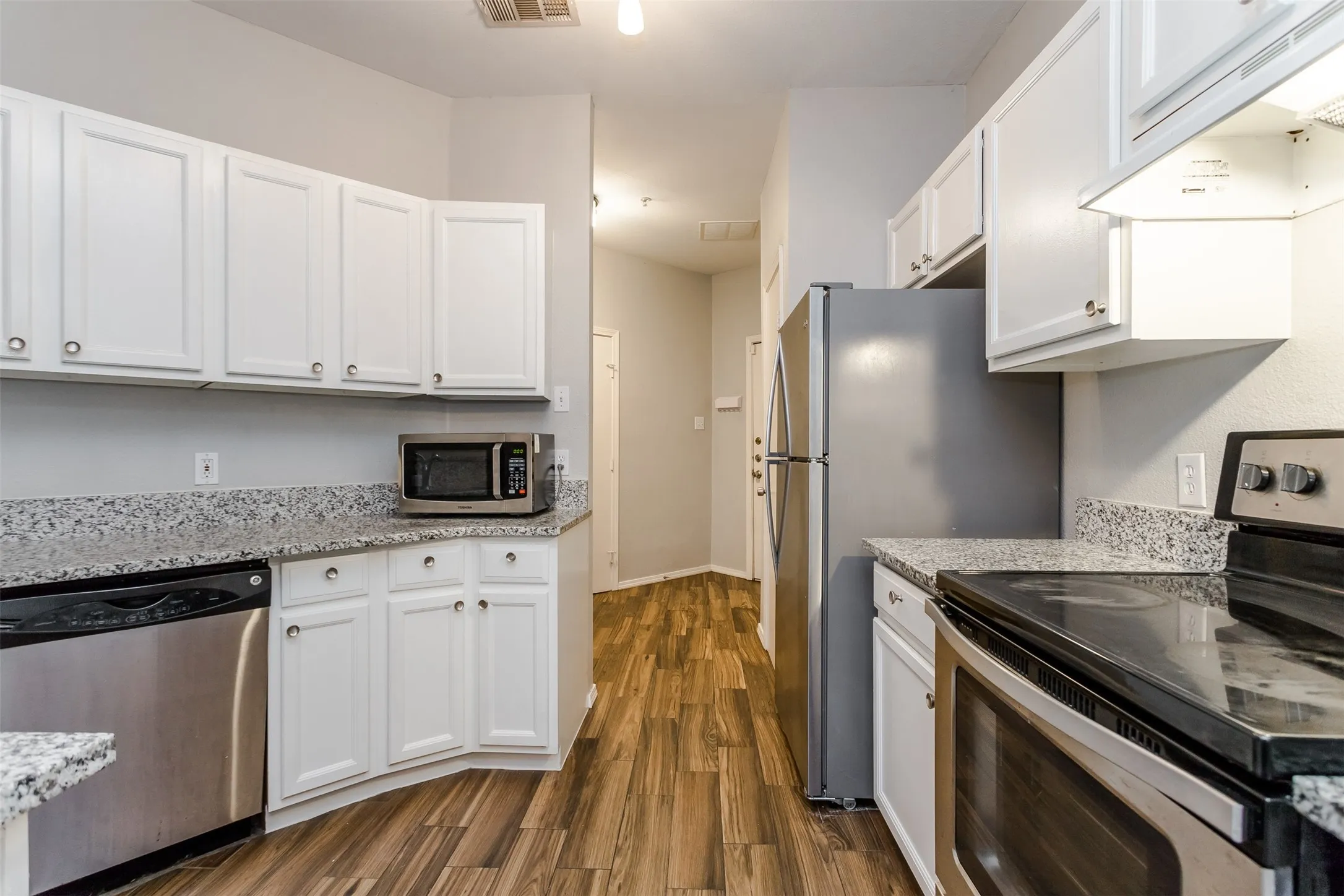 Condominium For Rent in Dallas County , 2825 Reagan Street, Dallas, Texas 75219, 2 Bedroom, 2 Bathroom, Garage spaces, 1,100 Sqft, built in 1999, mls#21368904, Real Estate Agent in Dallas, Homes For Rent in Dallas county, Homes For Rent in Dallas, Realtor in Dallas Texas, Real Estate Brokerage Independent Realty Texas, Luminita Cordes Realtor