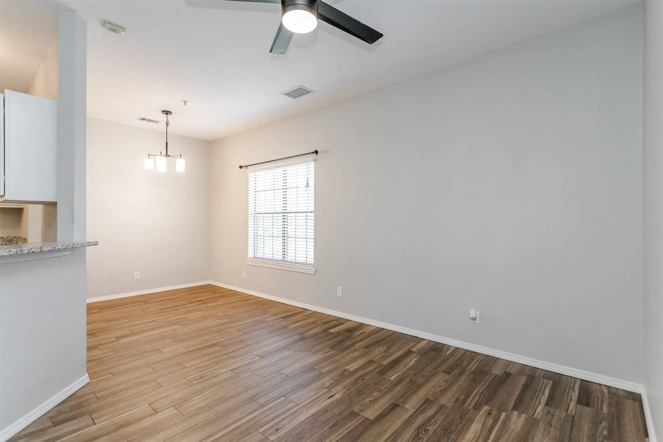 Condominium For Rent in Dallas County , 2825 Reagan Street, Dallas, Texas 75219, 2 Bedroom, 2 Bathroom, Garage spaces, 1,100 Sqft, built in 1999, mls#21368904, Real Estate Agent in Dallas, Homes For Rent in Dallas county, Homes For Rent in Dallas, Realtor in Dallas Texas, Real Estate Brokerage Independent Realty Texas, Luminita Cordes Realtor