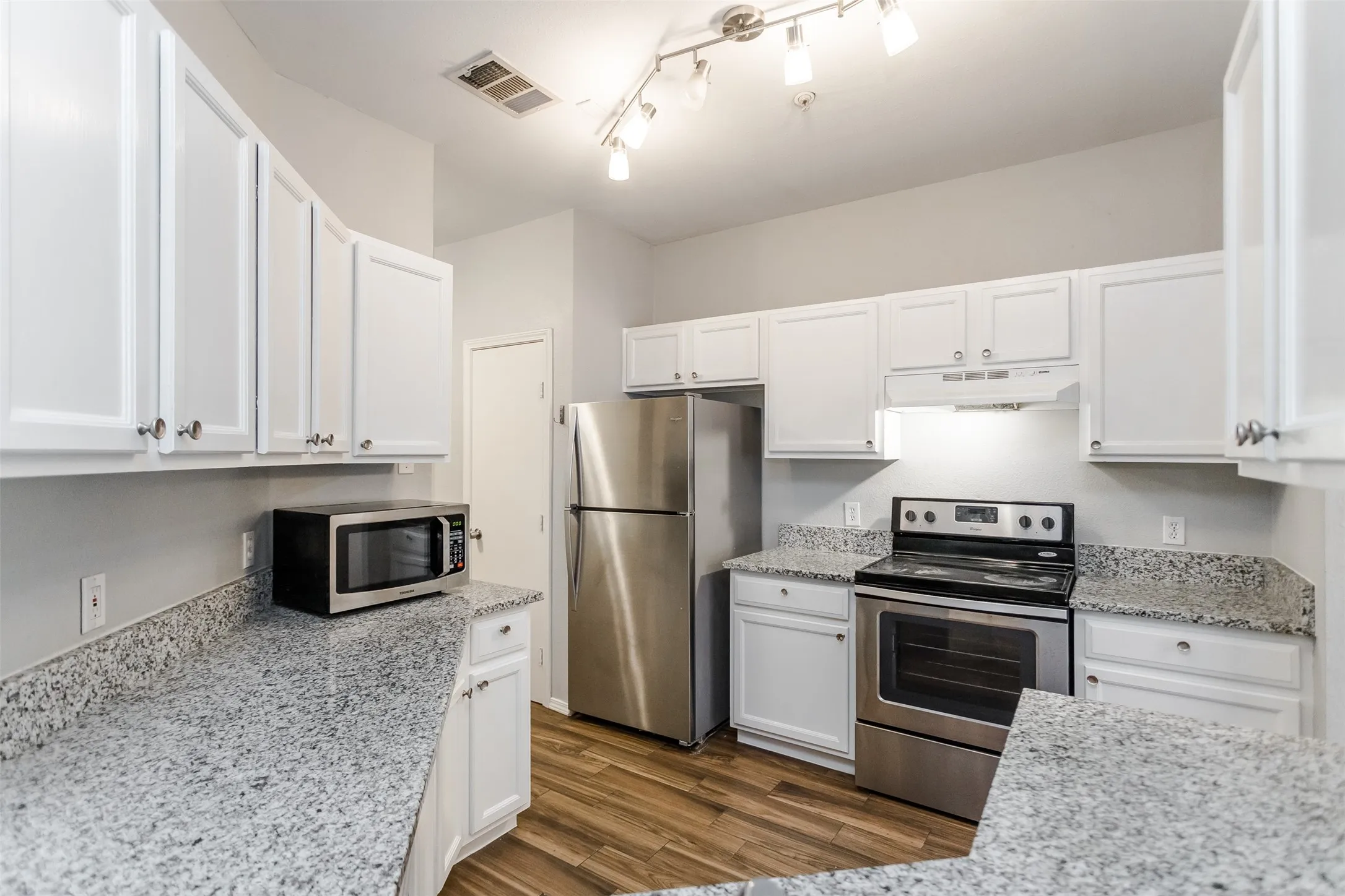 Condominium For Rent in Dallas County , 2825 Reagan Street, Dallas, Texas 75219, 2 Bedroom, 2 Bathroom, Garage spaces, 1,100 Sqft, built in 1999, mls#21368904, Real Estate Agent in Dallas, Homes For Rent in Dallas county, Homes For Rent in Dallas, Realtor in Dallas Texas, Real Estate Brokerage Independent Realty Texas, Luminita Cordes Realtor
