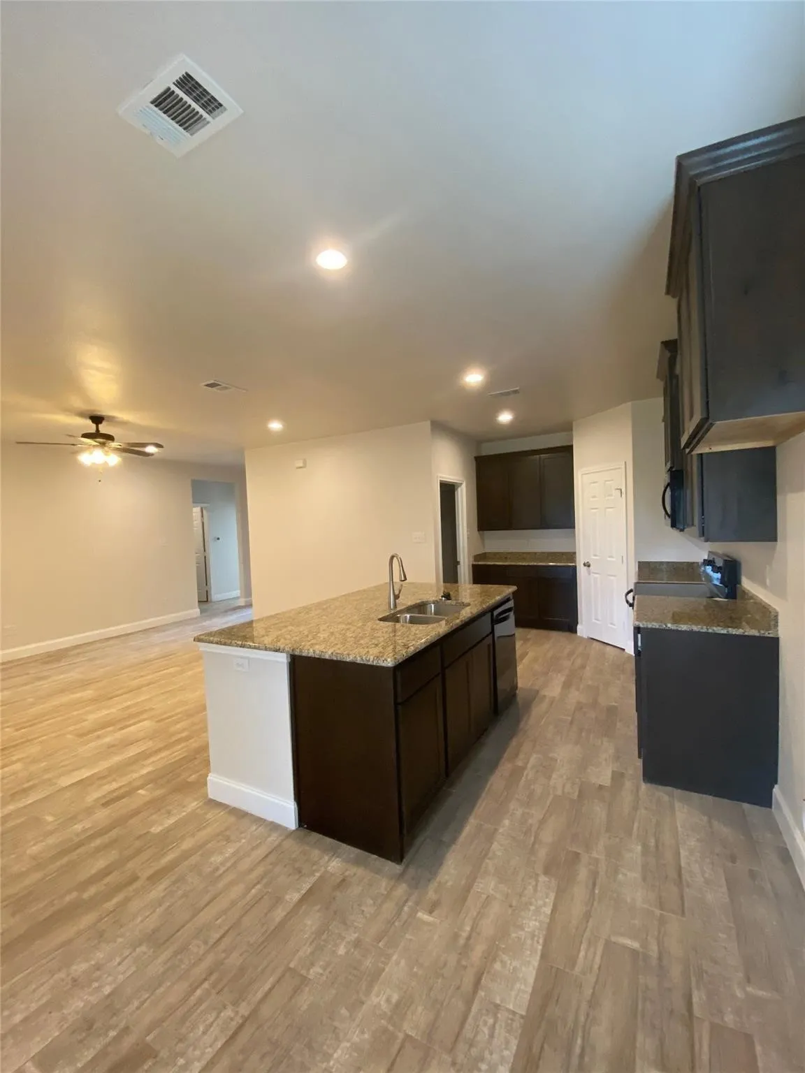 Single Family Residence For Rent in Hunt County , 2202 Jones Street, Greenville, Texas 75401, 3 Bedroom, 2 Bathroom, 2 Garage spaces, 1,617 Sqft, built in 2019, mls#21369232, Real Estate Agent in Greenville, Homes For Rent in Hunt county, Homes For Rent in Greenville, Realtor in Greenville Texas, Real Estate Brokerage Independent Realty Texas, Luminita Cordes Realtor