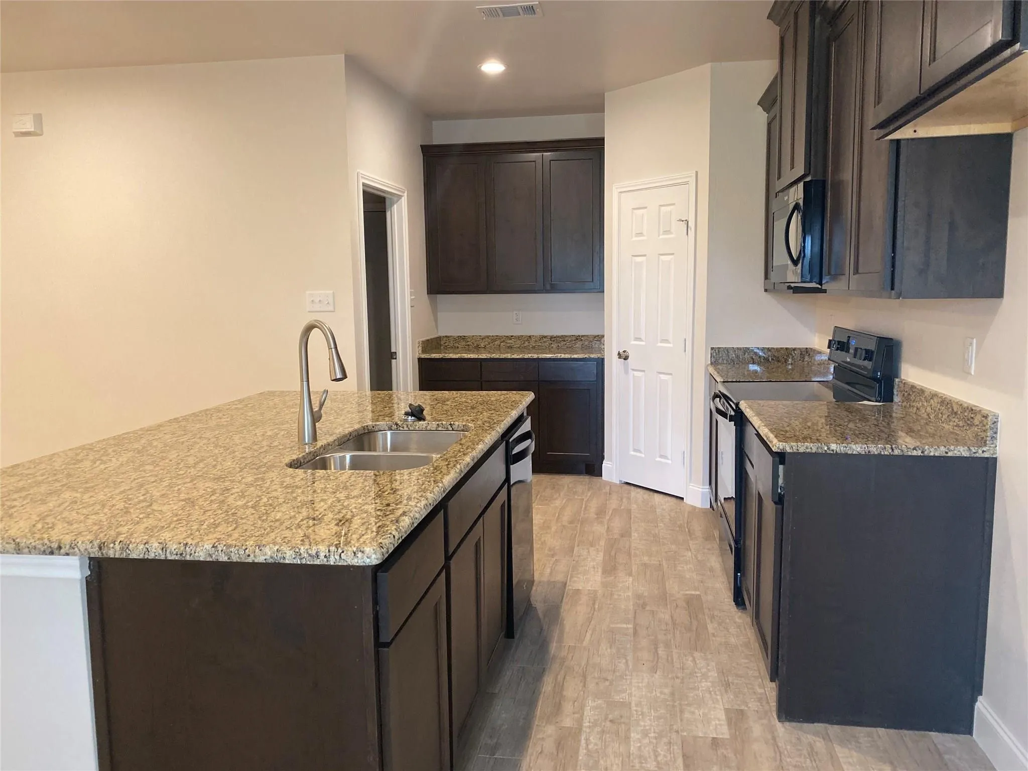 Single Family Residence For Rent in Hunt County , 2202 Jones Street, Greenville, Texas 75401, 3 Bedroom, 2 Bathroom, 2 Garage spaces, 1,617 Sqft, built in 2019, mls#21369232, Real Estate Agent in Greenville, Homes For Rent in Hunt county, Homes For Rent in Greenville, Realtor in Greenville Texas, Real Estate Brokerage Independent Realty Texas, Luminita Cordes Realtor