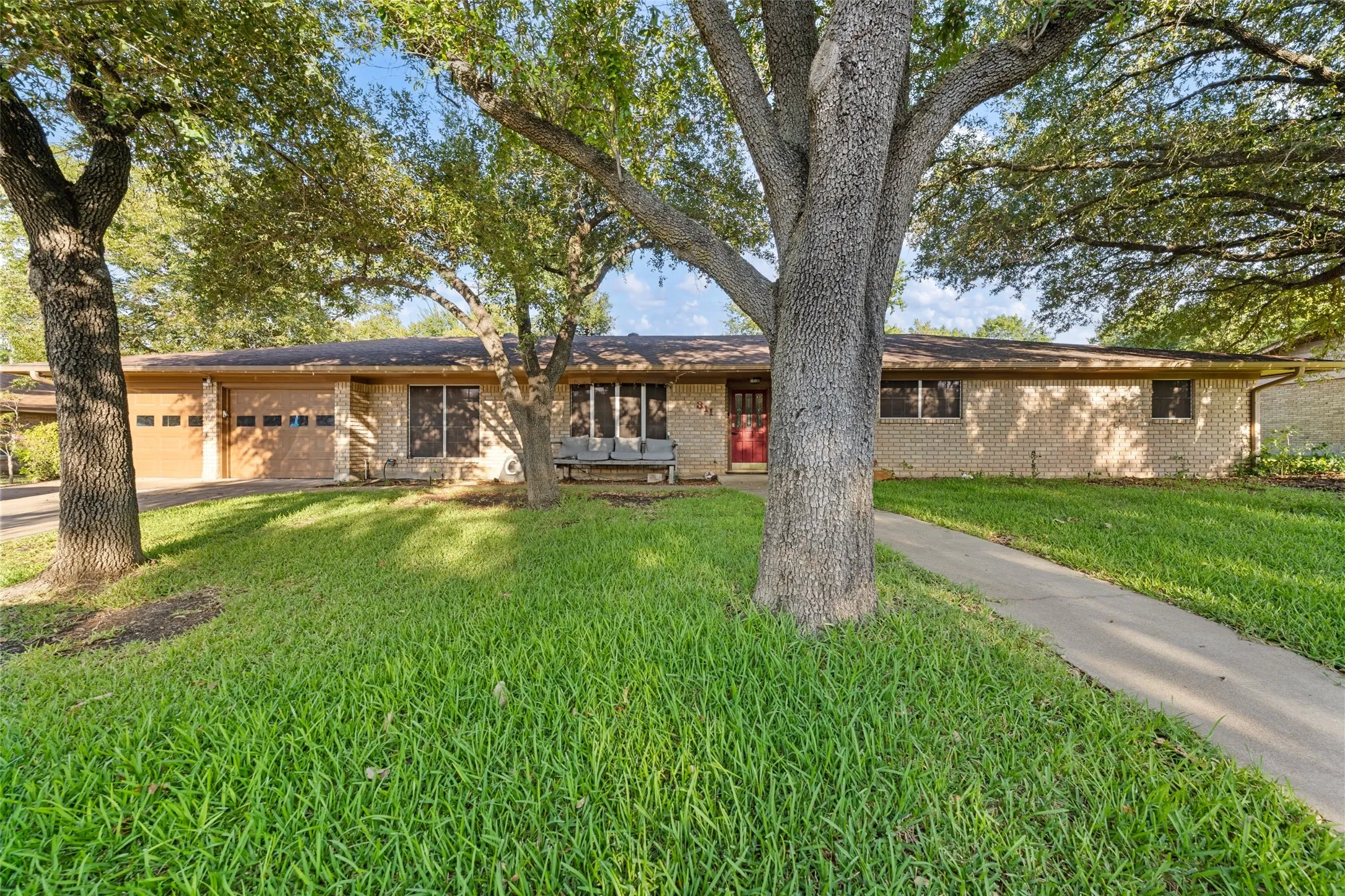 Single Family Residence For Sale in Bell County , 311 S College Avenue, Troy, Texas 76579, 4 Bedroom, 2 Bathroom, 2 Garage spaces, 2,190 Sqft, built in 1972, mls#21369181, Real Estate Agent in Troy, Homes For Sale in Bell county, Homes For Sale in Troy, Realtor in Troy Texas, Real Estate Brokerage Independent Realty Texas, Luminita Cordes Realtor
